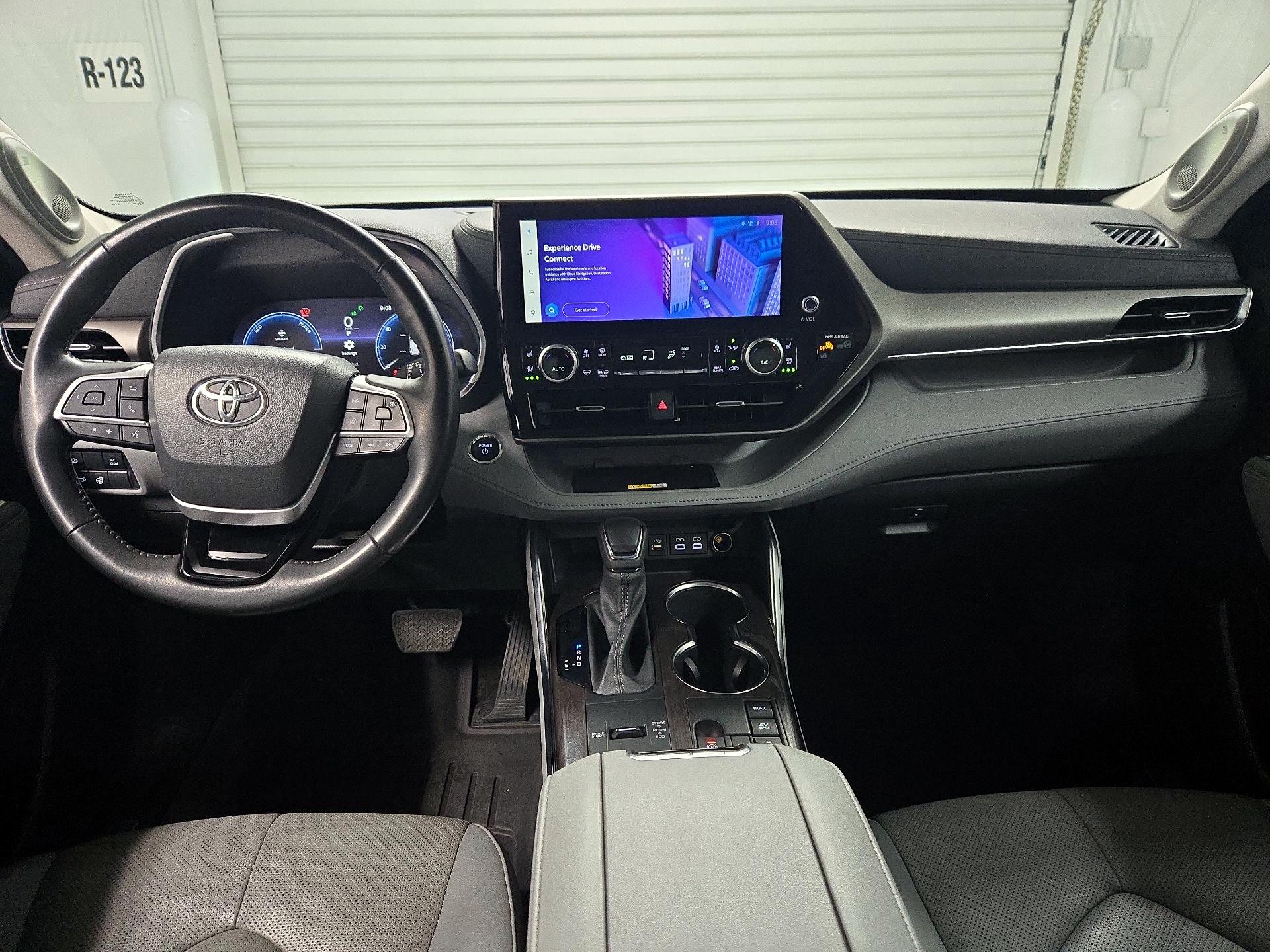 Thumbnail: 2023 Toyota Highlander - 9