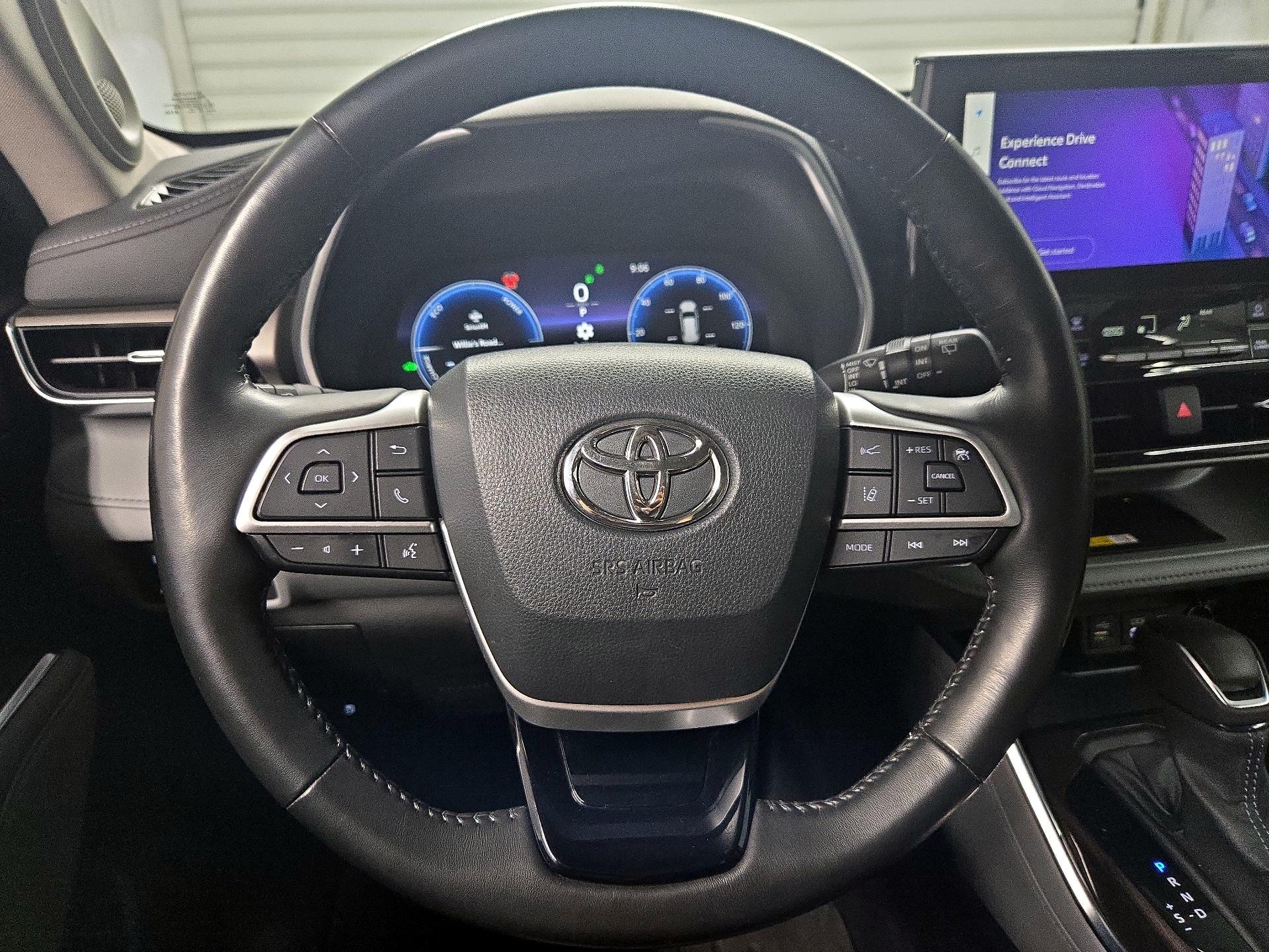 Thumbnail: 2023 Toyota Highlander - 10