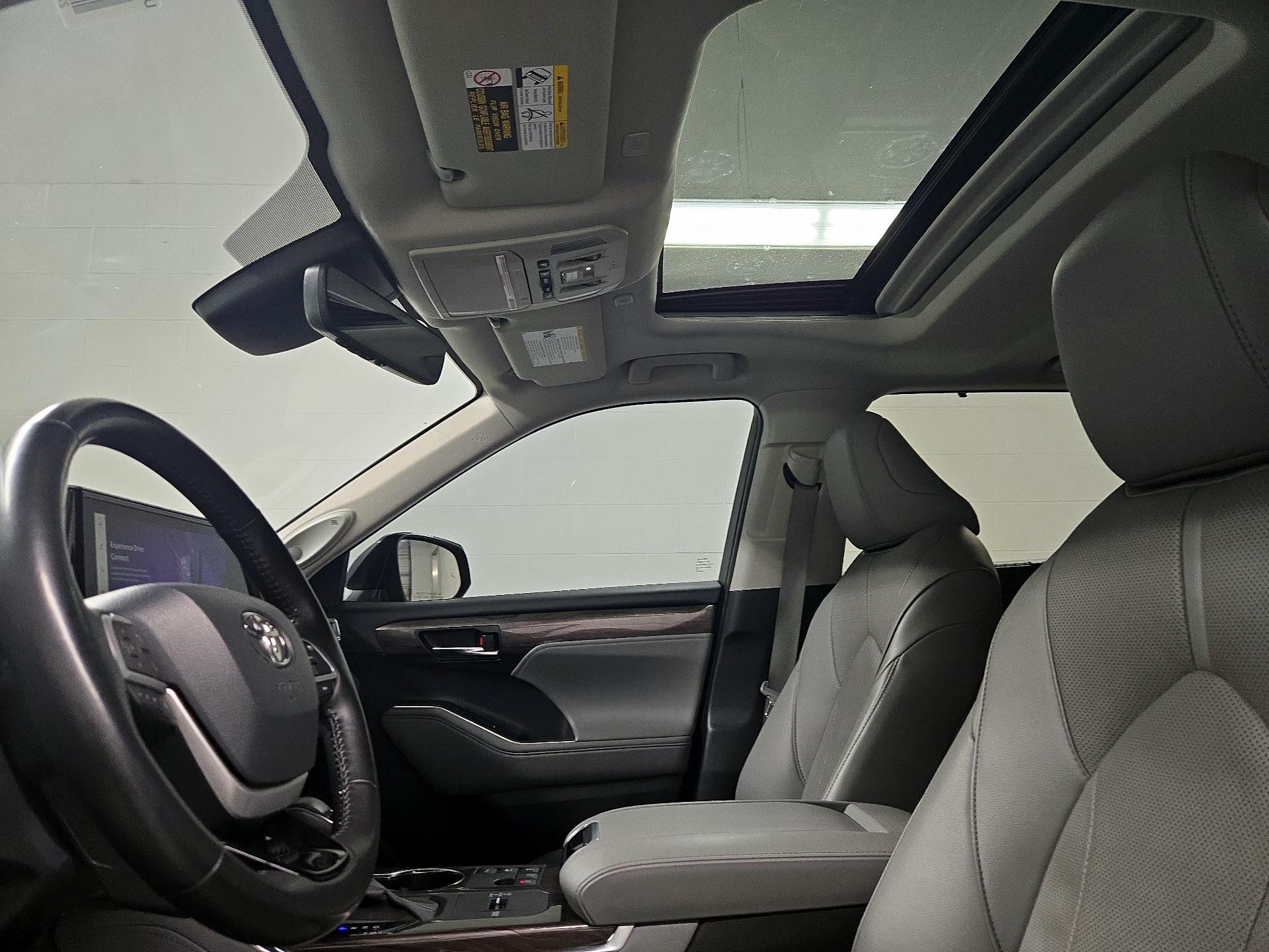 Thumbnail: 2023 Toyota Highlander - 19