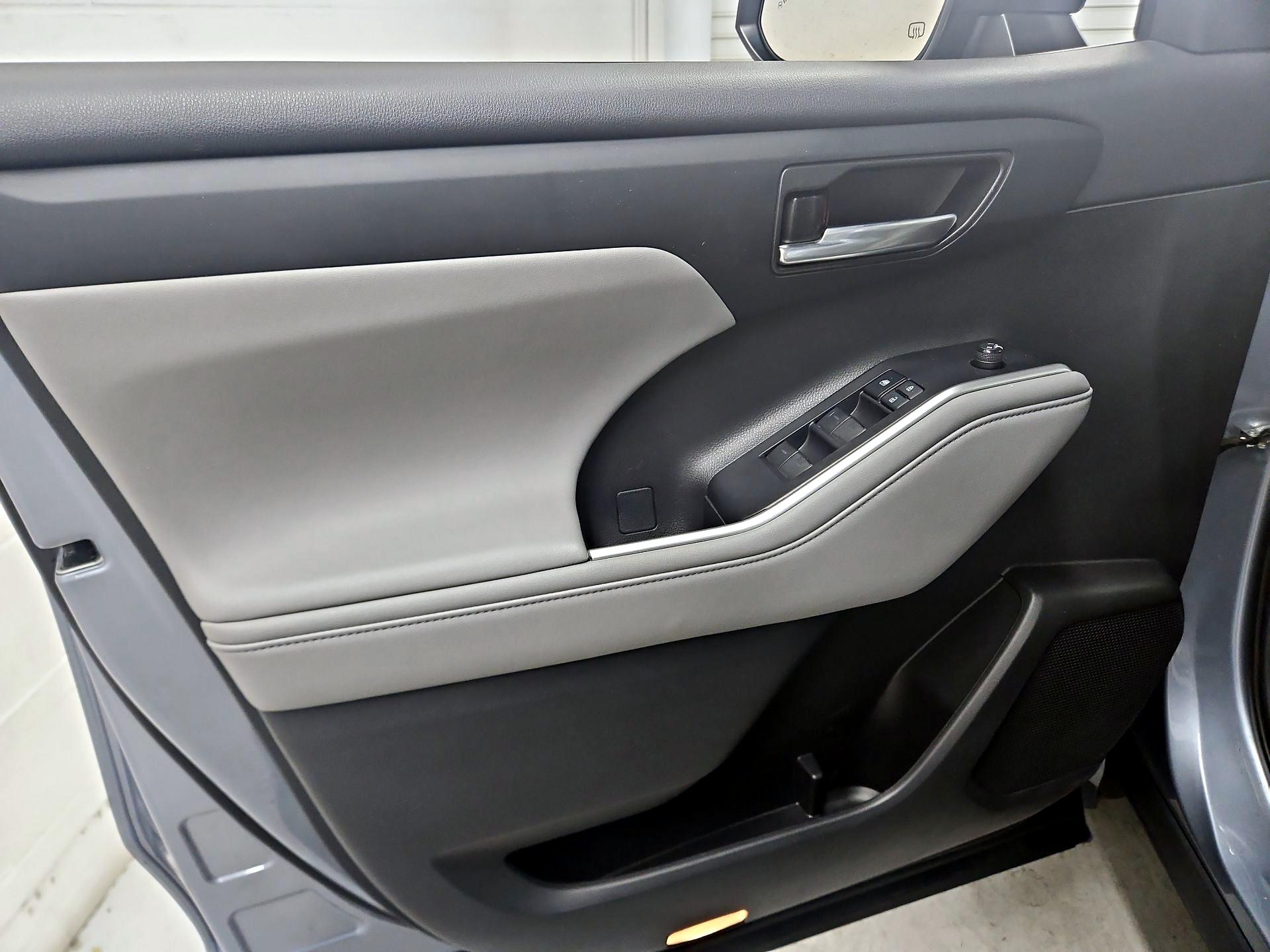 Thumbnail: 2021 Toyota Highlander - 12
