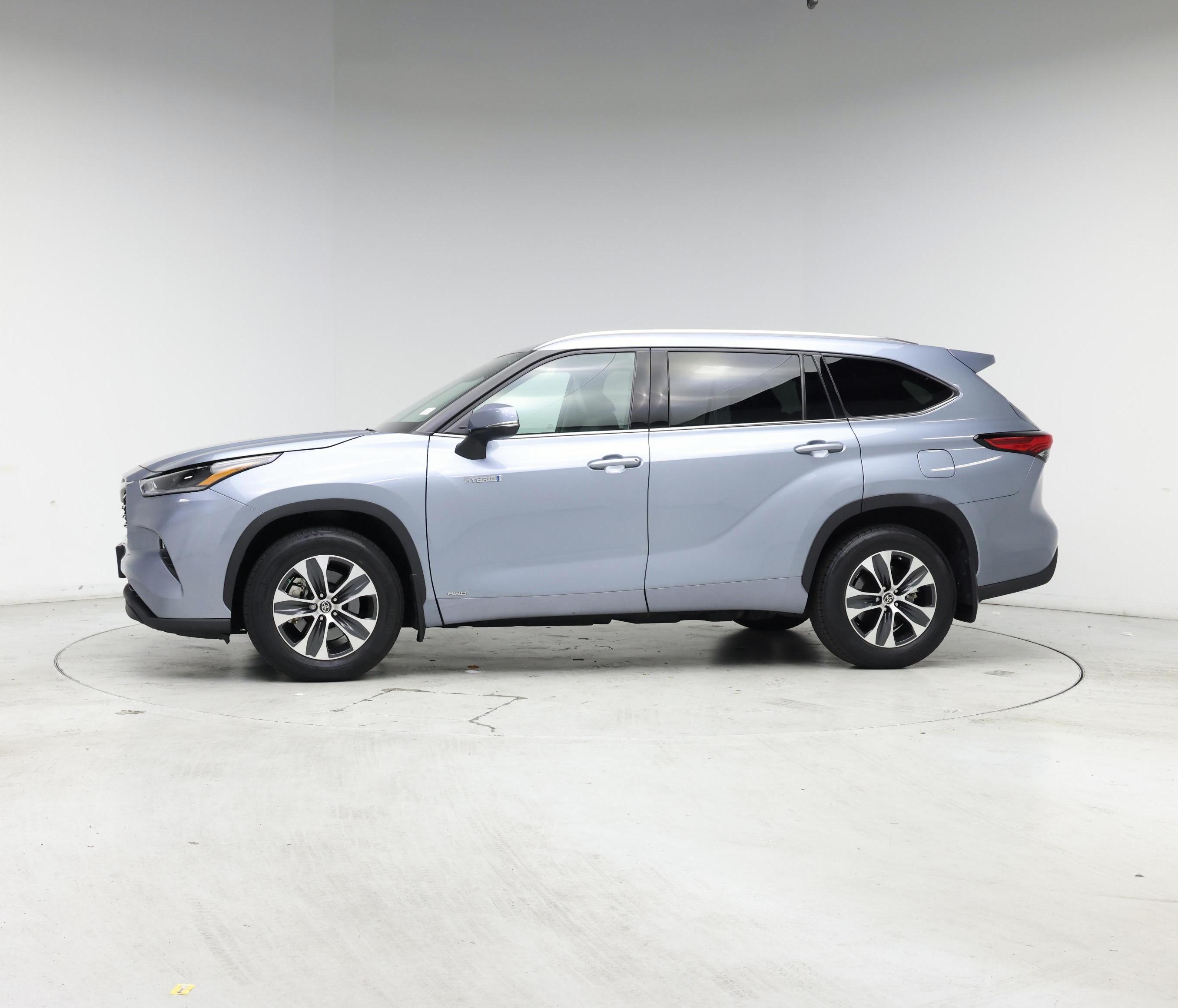 Thumbnail: 2021 Toyota Highlander - 3