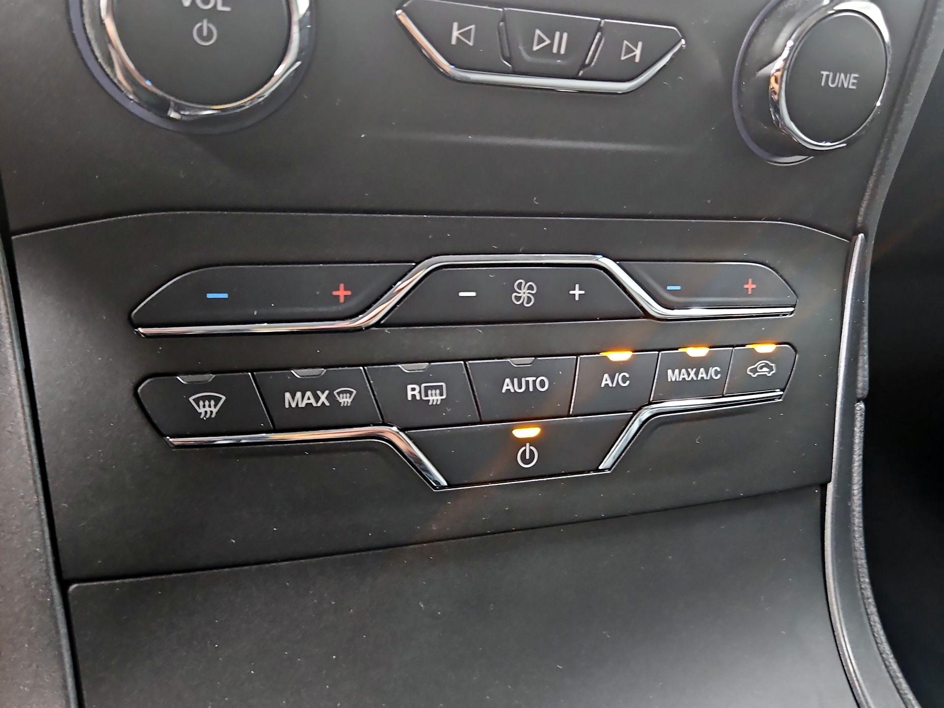 Thumbnail: 2020 Ford Edge - 16