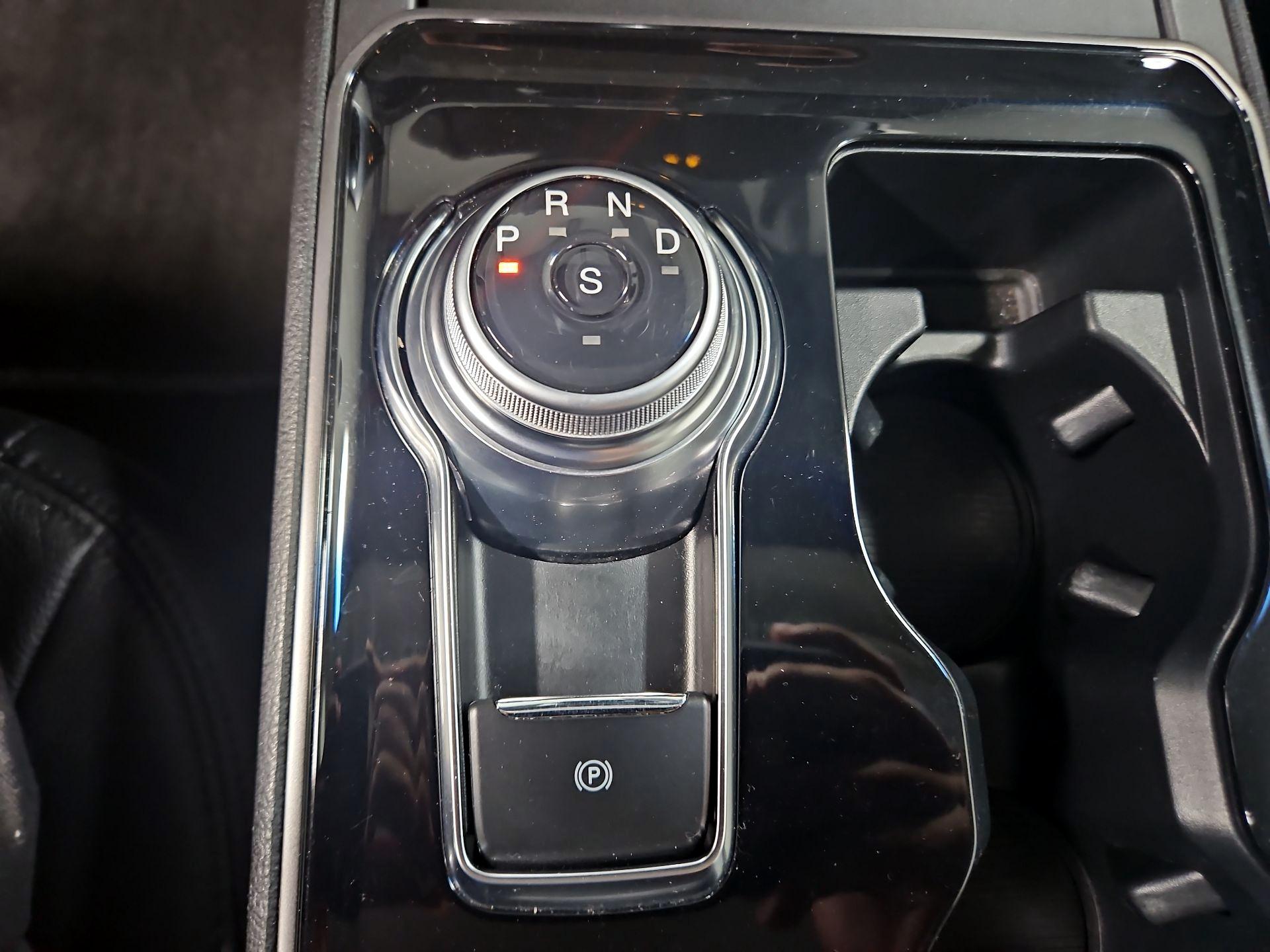 Thumbnail: 2020 Ford Edge - 17