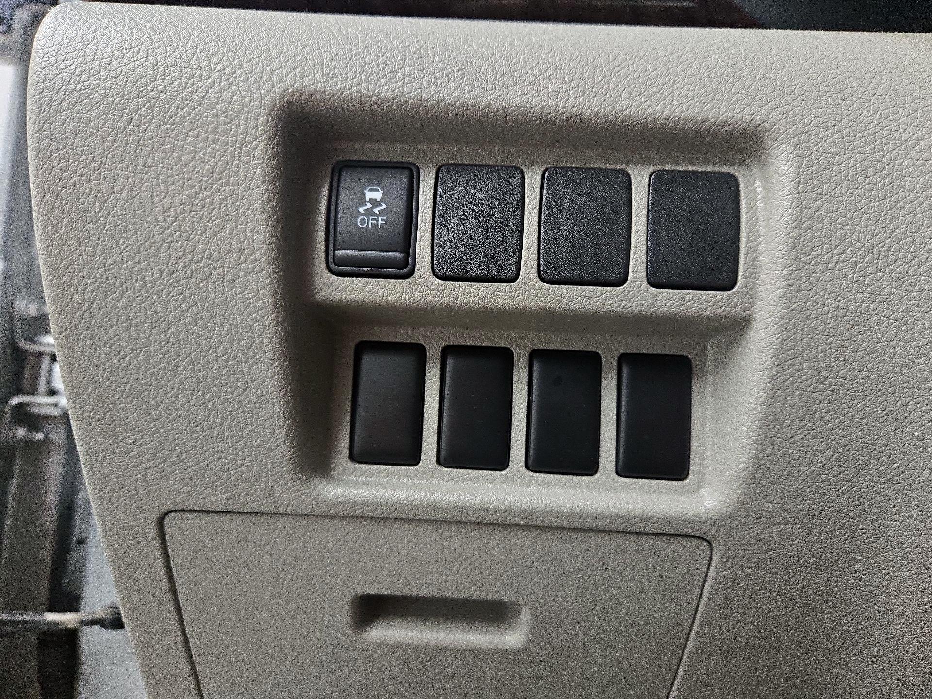 Thumbnail: 2015 Nissan Quest - 13
