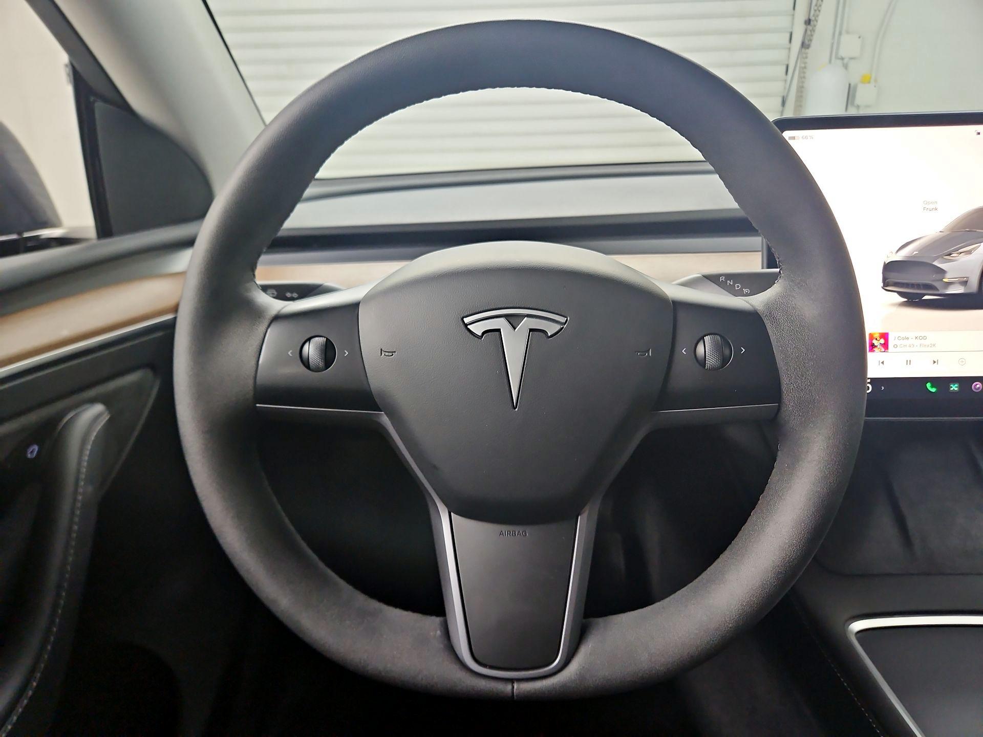 Thumbnail: 2023 Tesla Model Y - 10