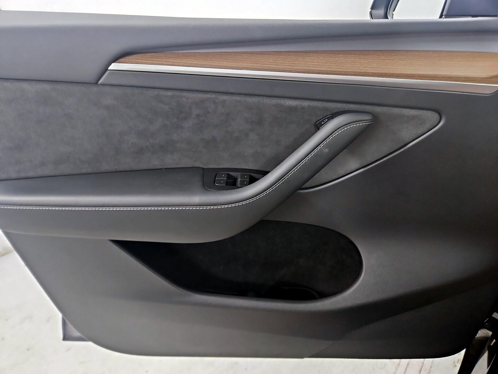 Thumbnail: 2023 Tesla Model Y - 12
