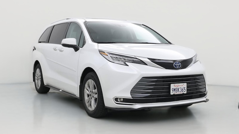 2022 Toyota Sienna Limited Hero Image