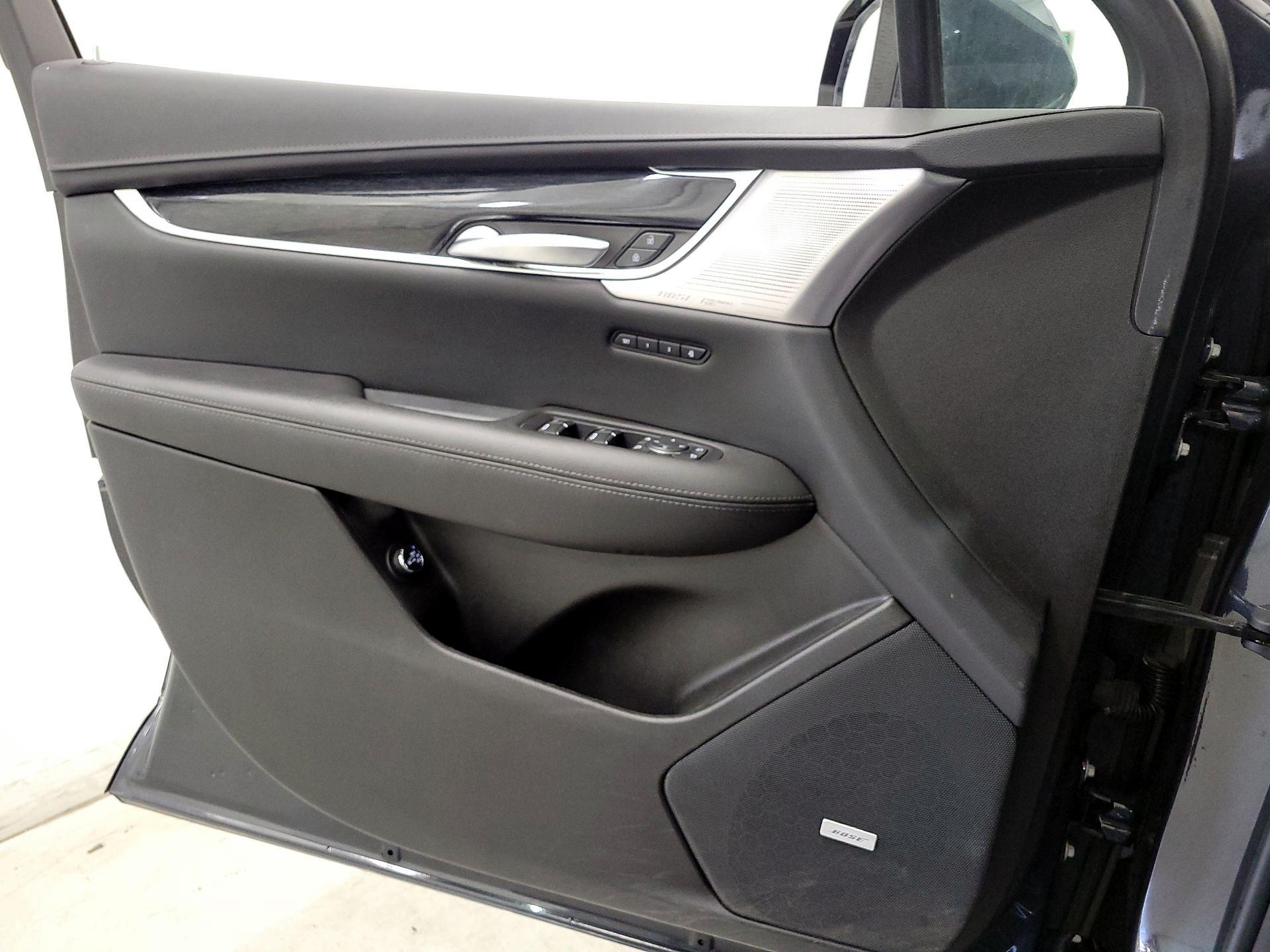 Thumbnail: 2023 Cadillac XT5 - 12