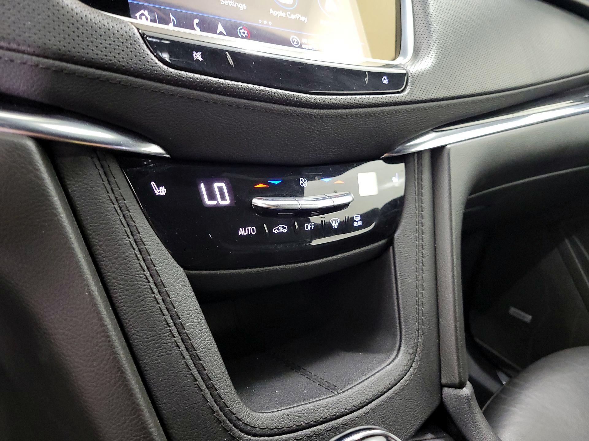 Thumbnail: 2023 Cadillac XT5 - 16