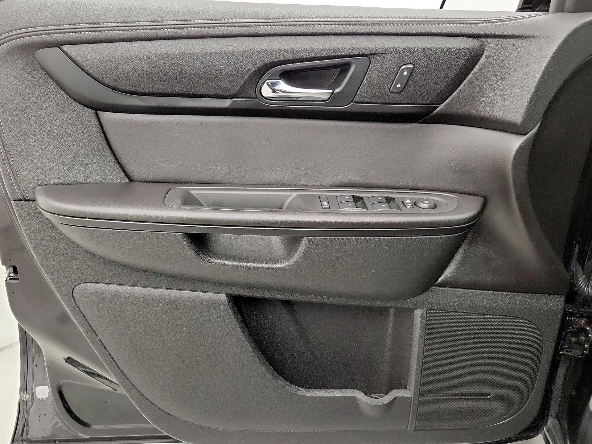 Thumbnail: 2016 Chevrolet Traverse - 12