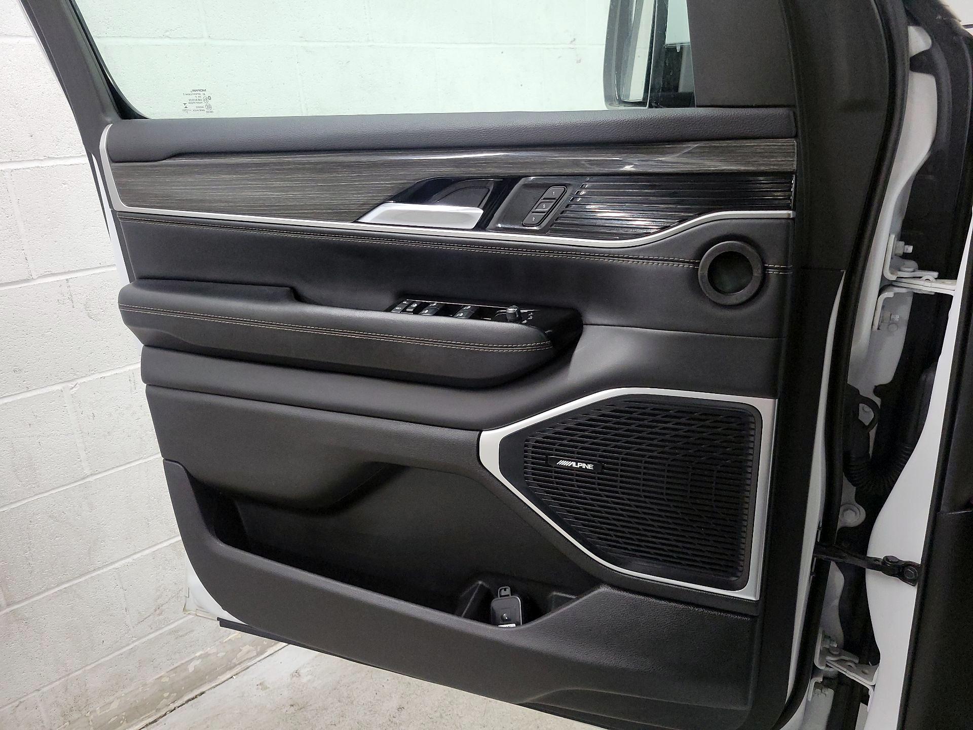 Thumbnail: 2022 Jeep Wagoneer - 12