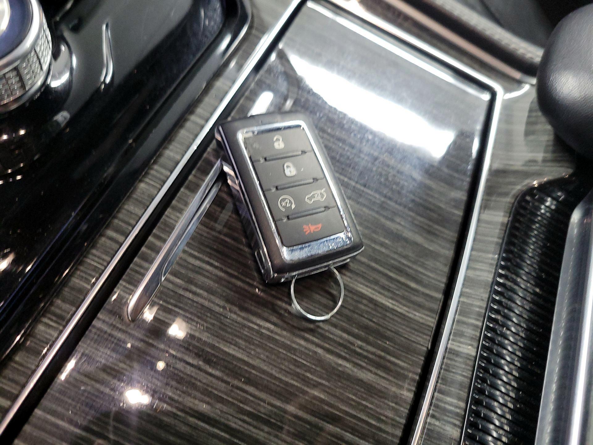 Thumbnail: 2022 Jeep Wagoneer - 20