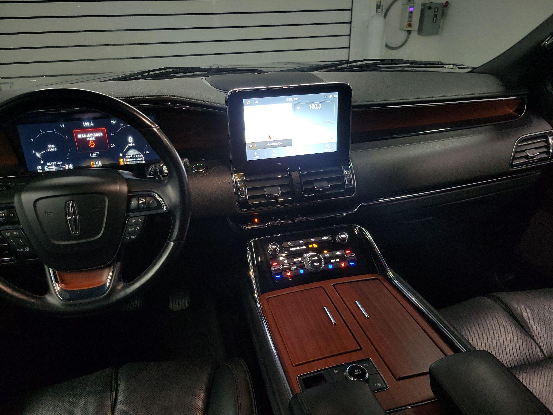 Thumbnail: 2021 Lincoln Navigator L - 9