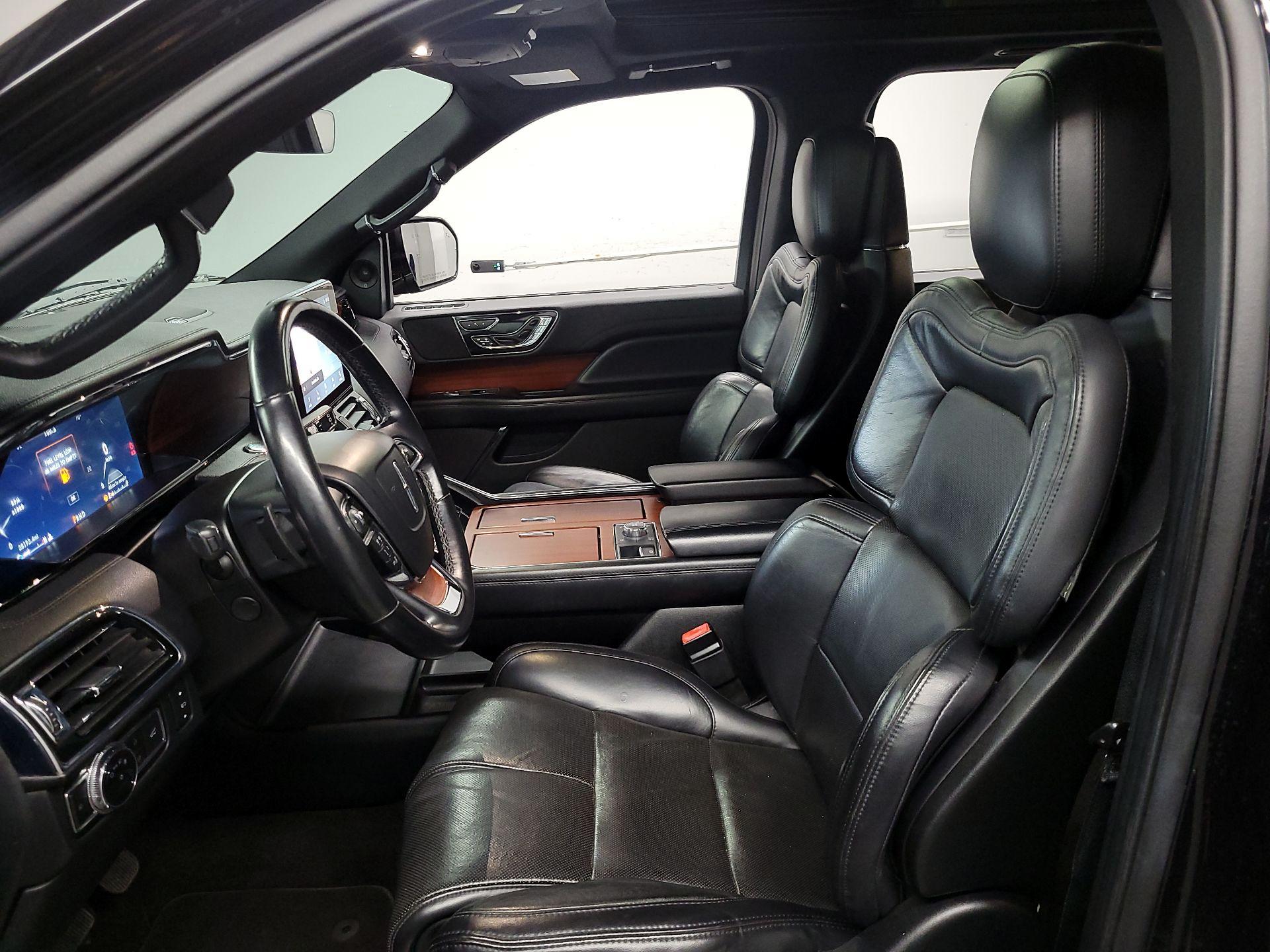 Thumbnail: 2021 Lincoln Navigator L - 11