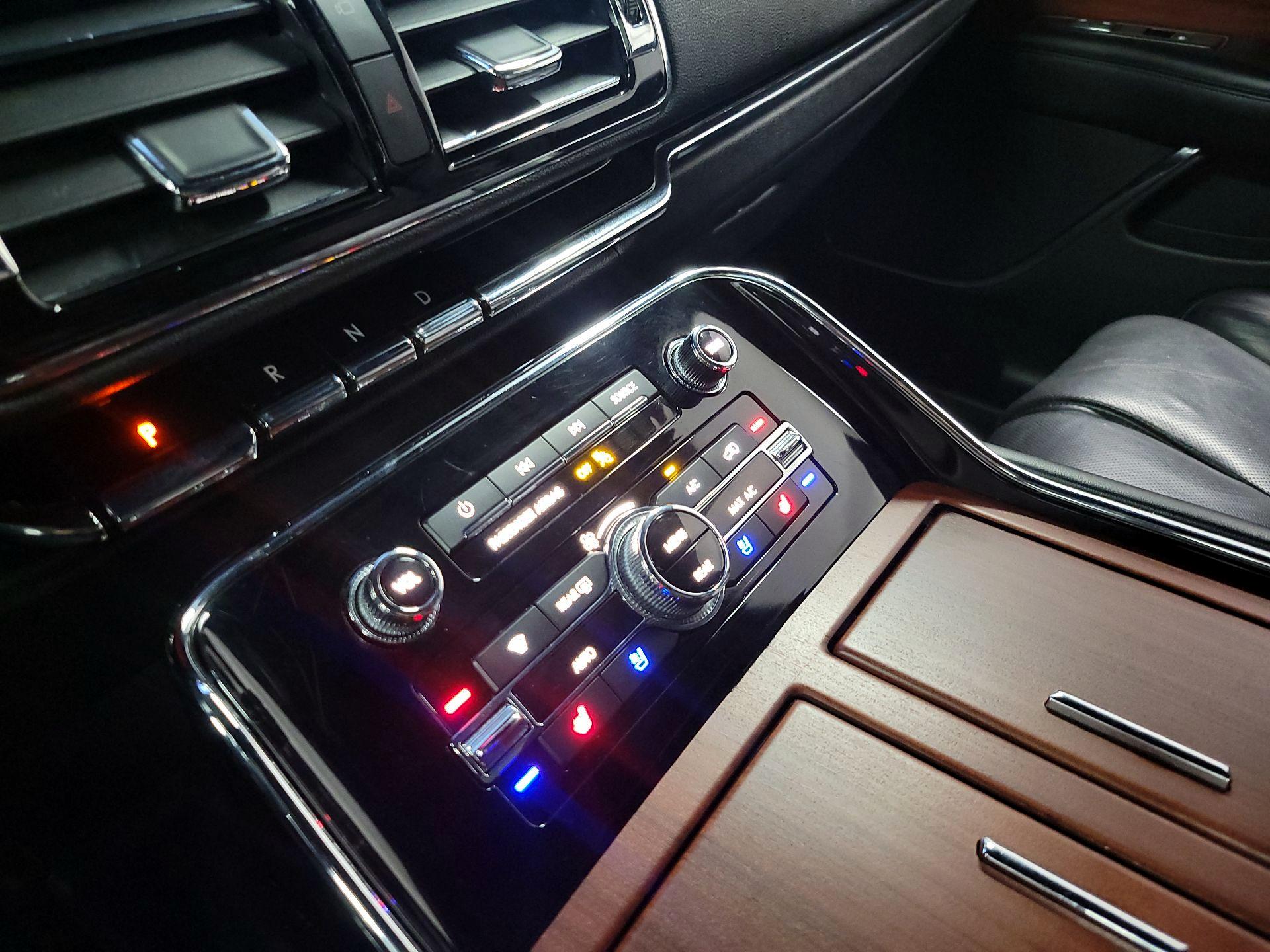Thumbnail: 2021 Lincoln Navigator L - 15