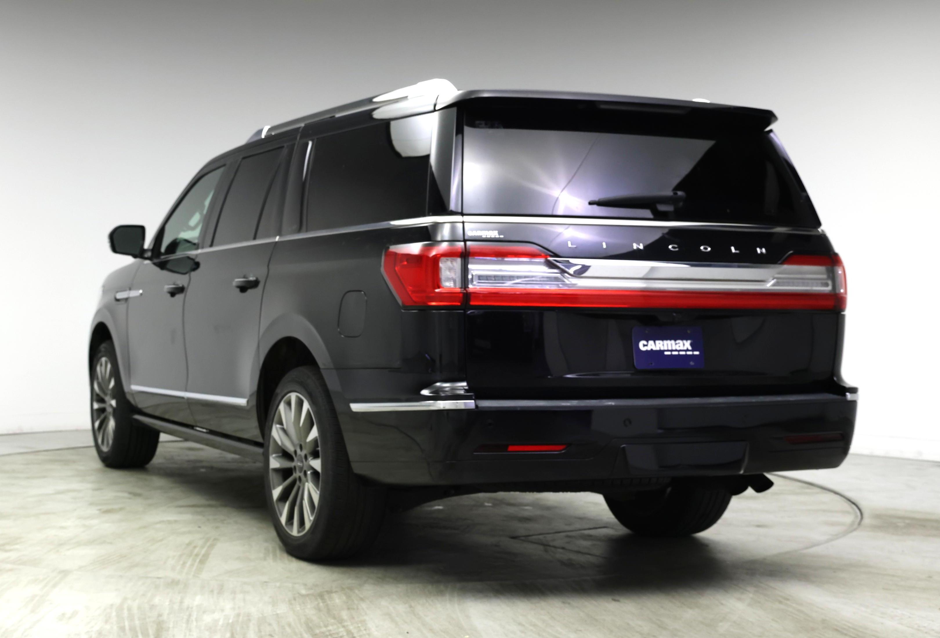 Thumbnail: 2021 Lincoln Navigator L - 2