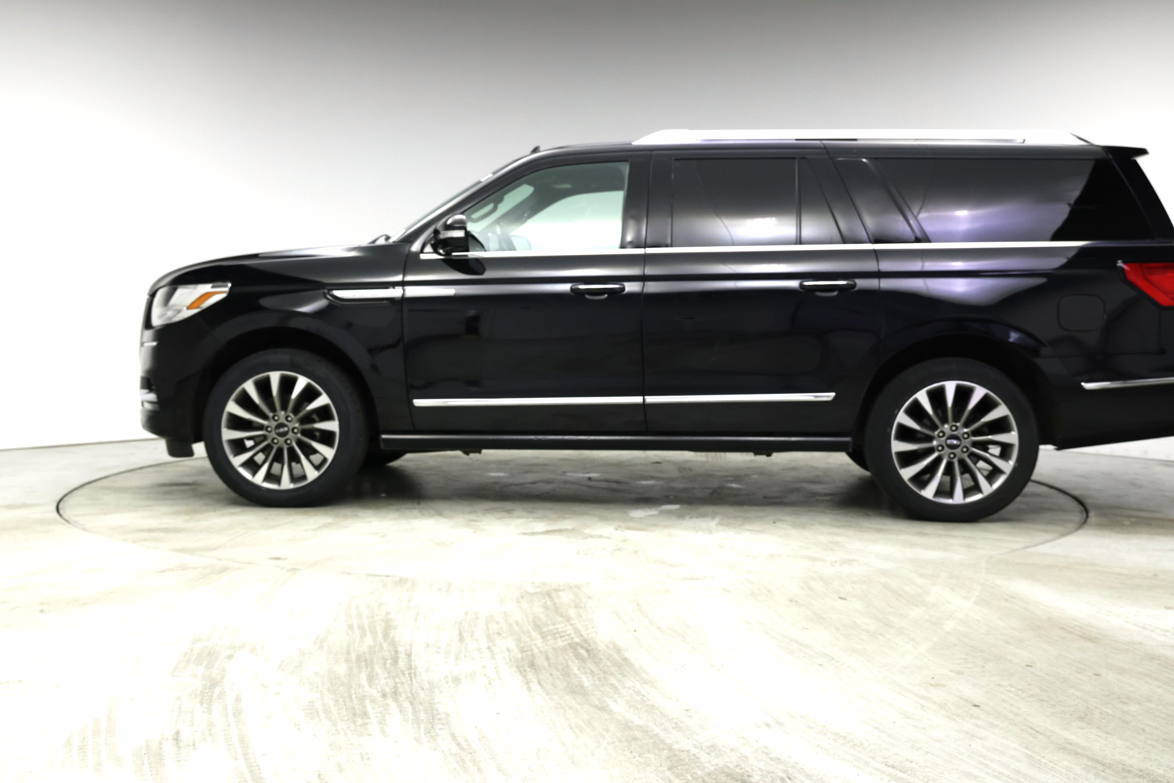 Thumbnail: 2021 Lincoln Navigator L - 3