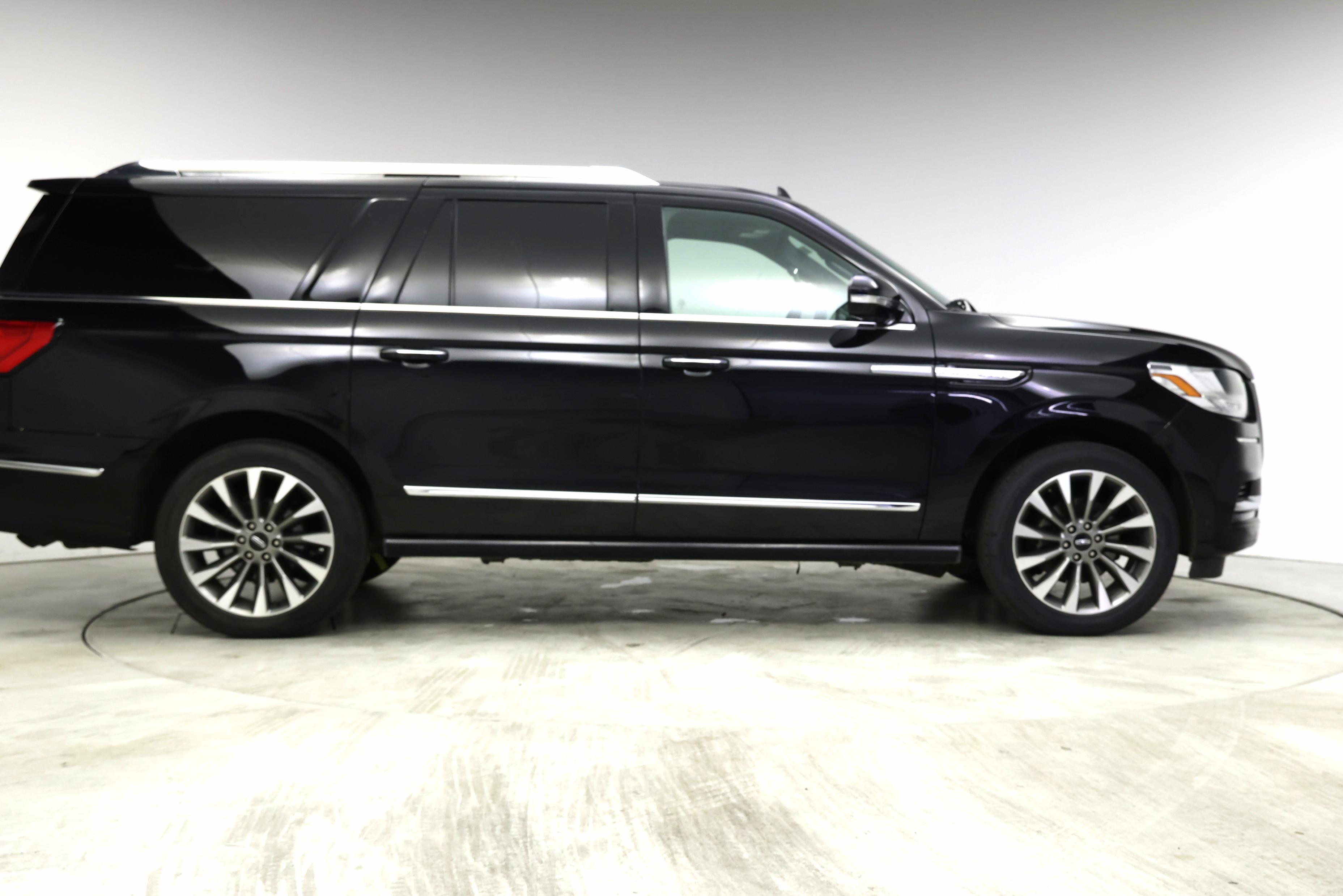 Thumbnail: 2021 Lincoln Navigator L - 7