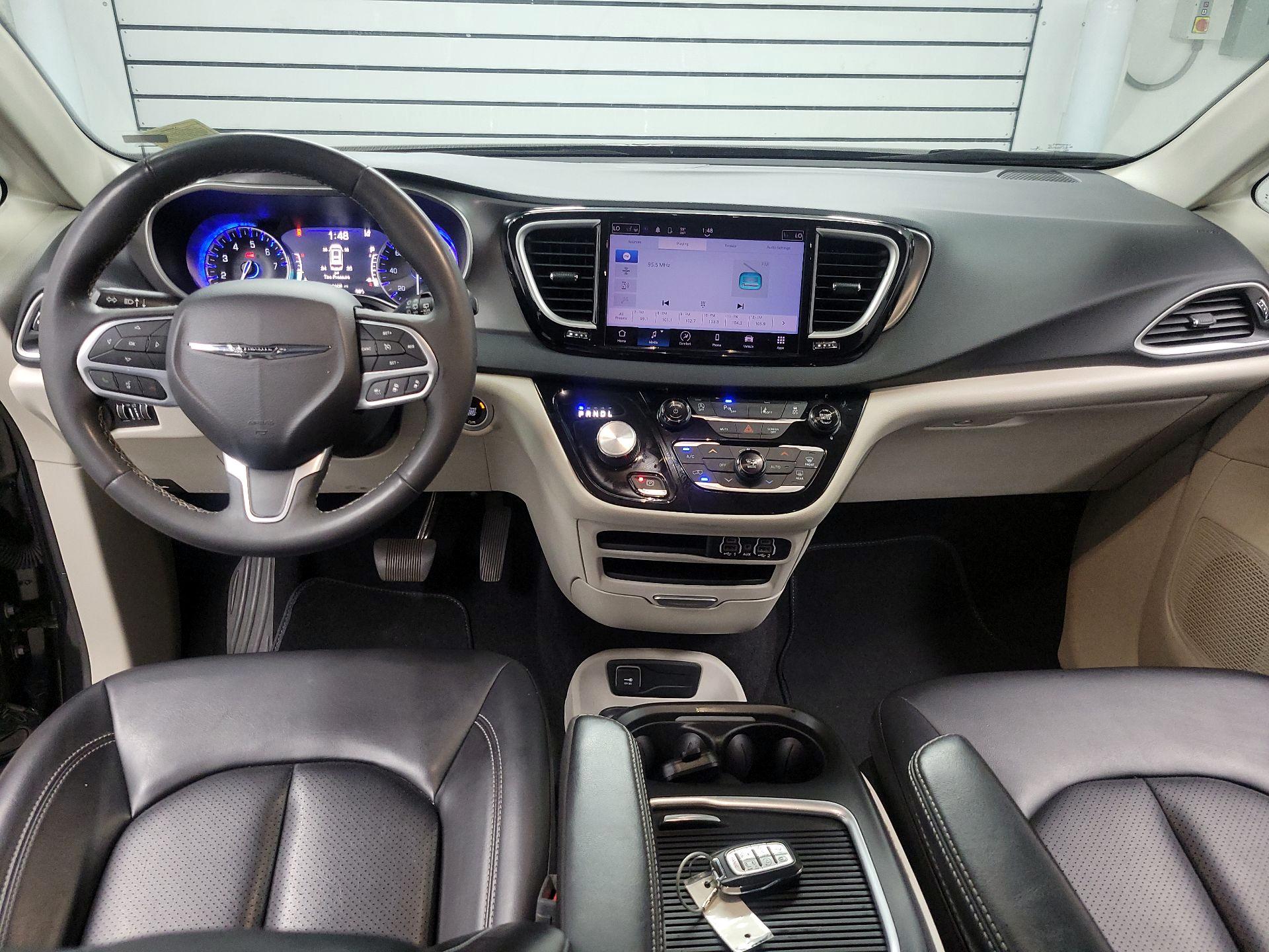Thumbnail: 2023 Chrysler Pacifica - 9