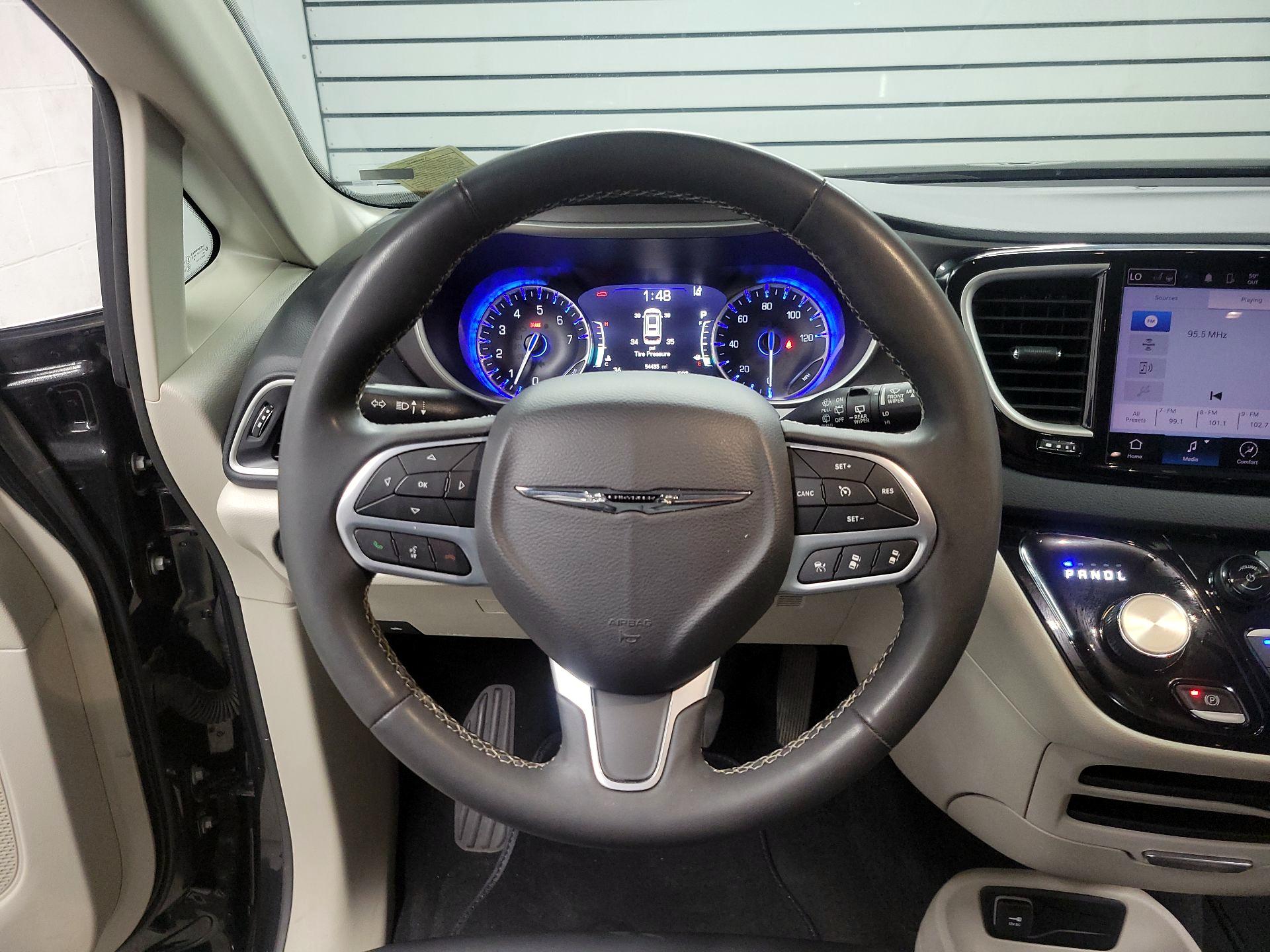 Thumbnail: 2023 Chrysler Pacifica - 10
