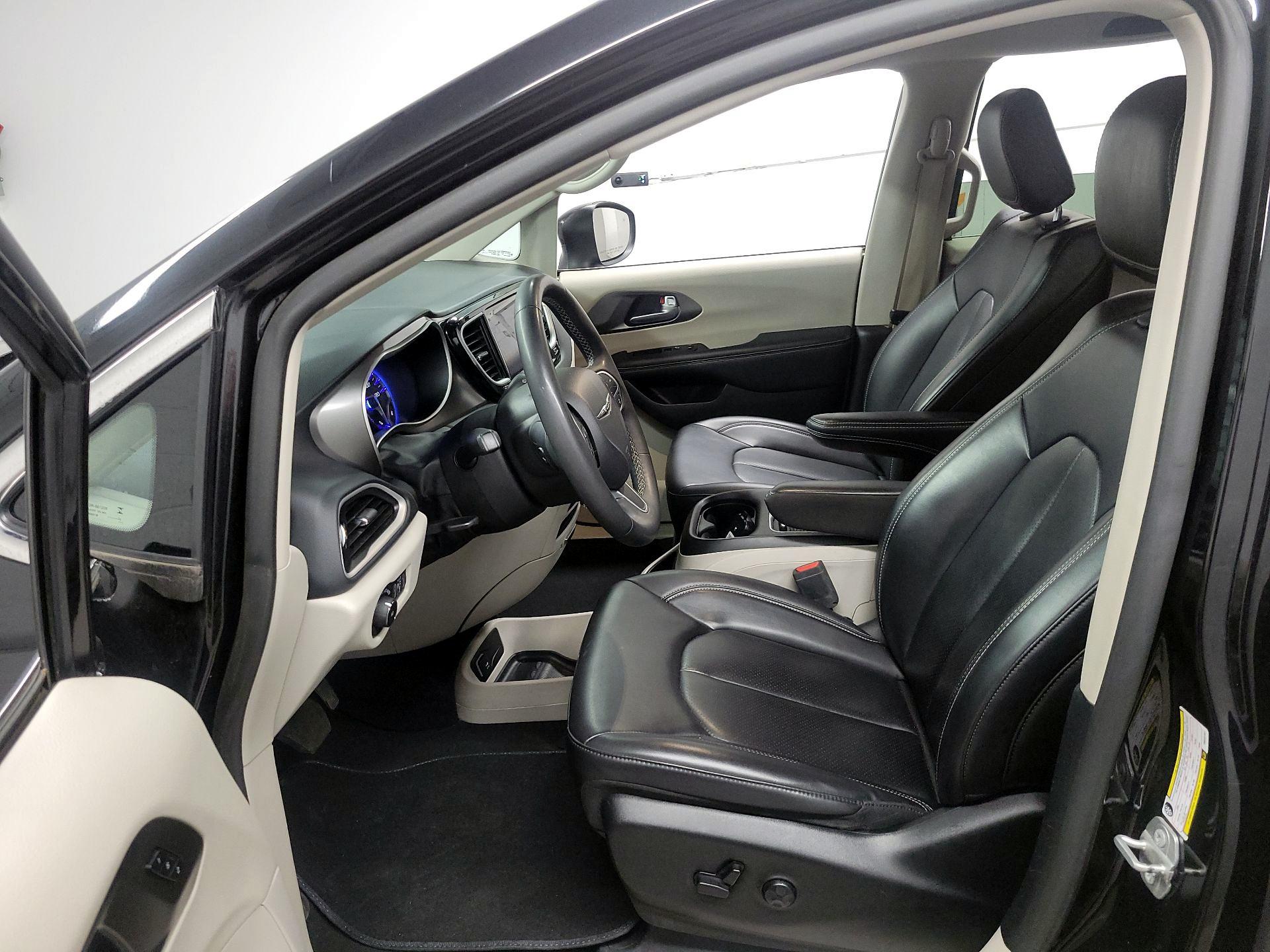Thumbnail: 2023 Chrysler Pacifica - 11