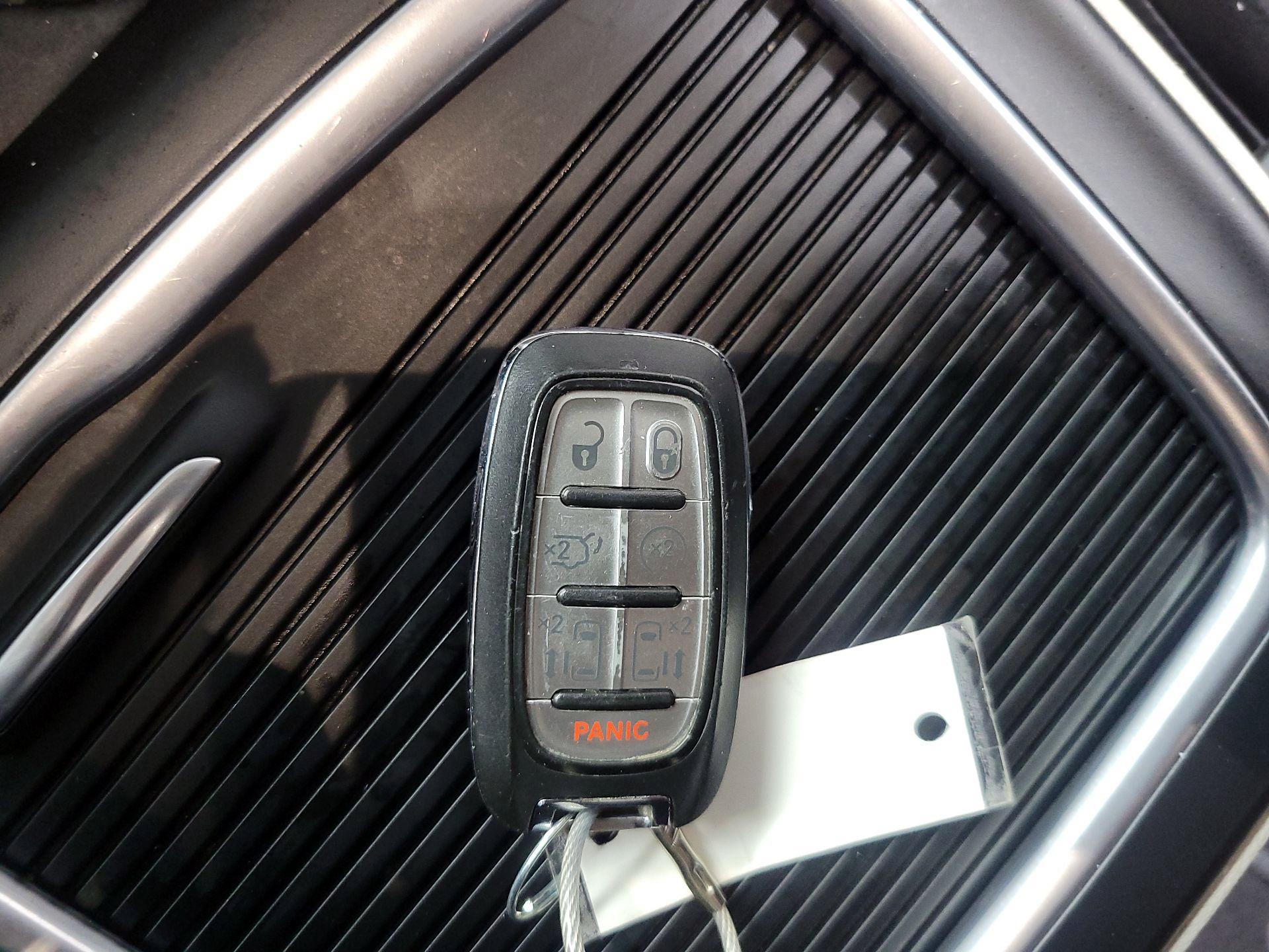 Thumbnail: 2023 Chrysler Pacifica - 20