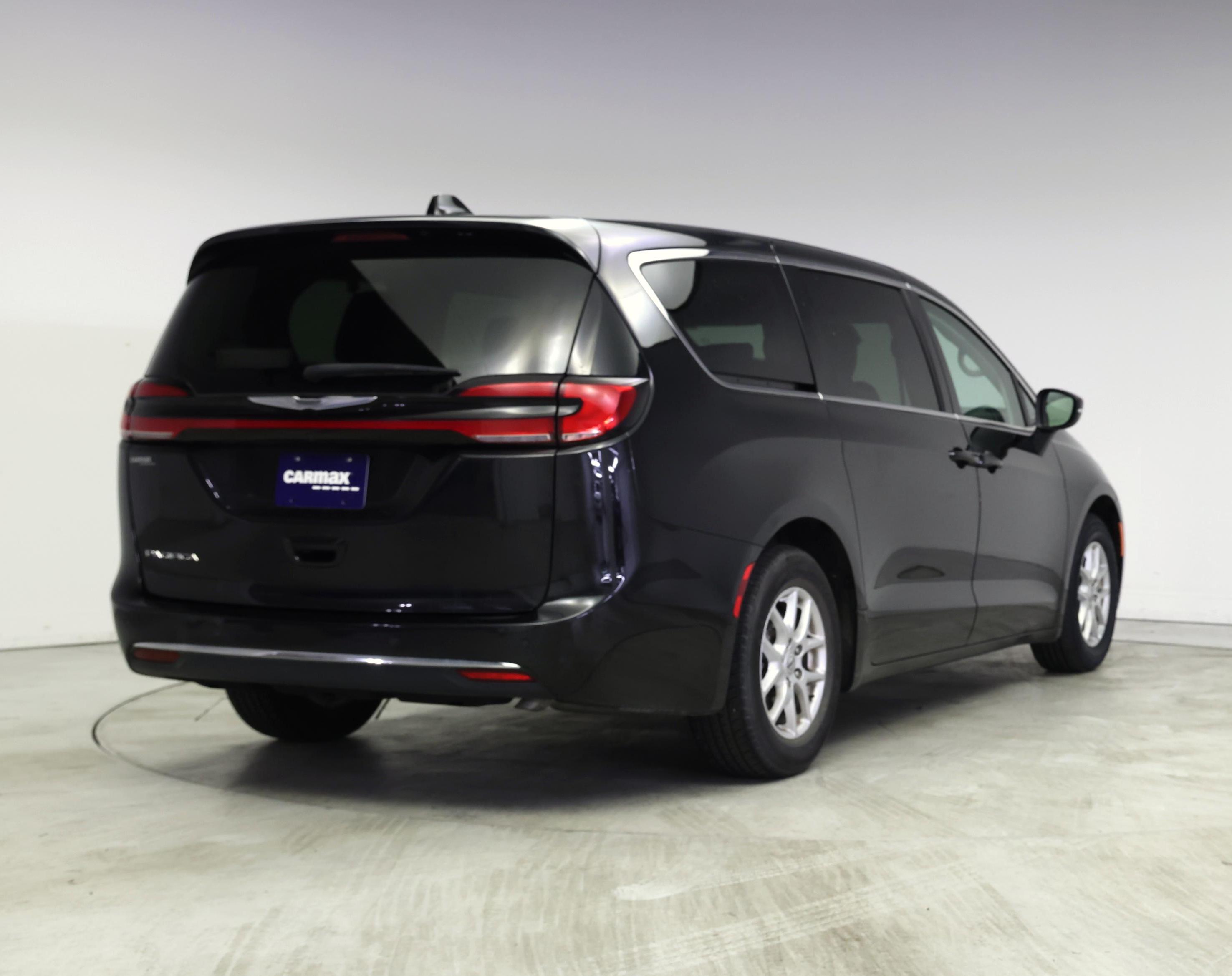 Thumbnail: 2023 Chrysler Pacifica - 8