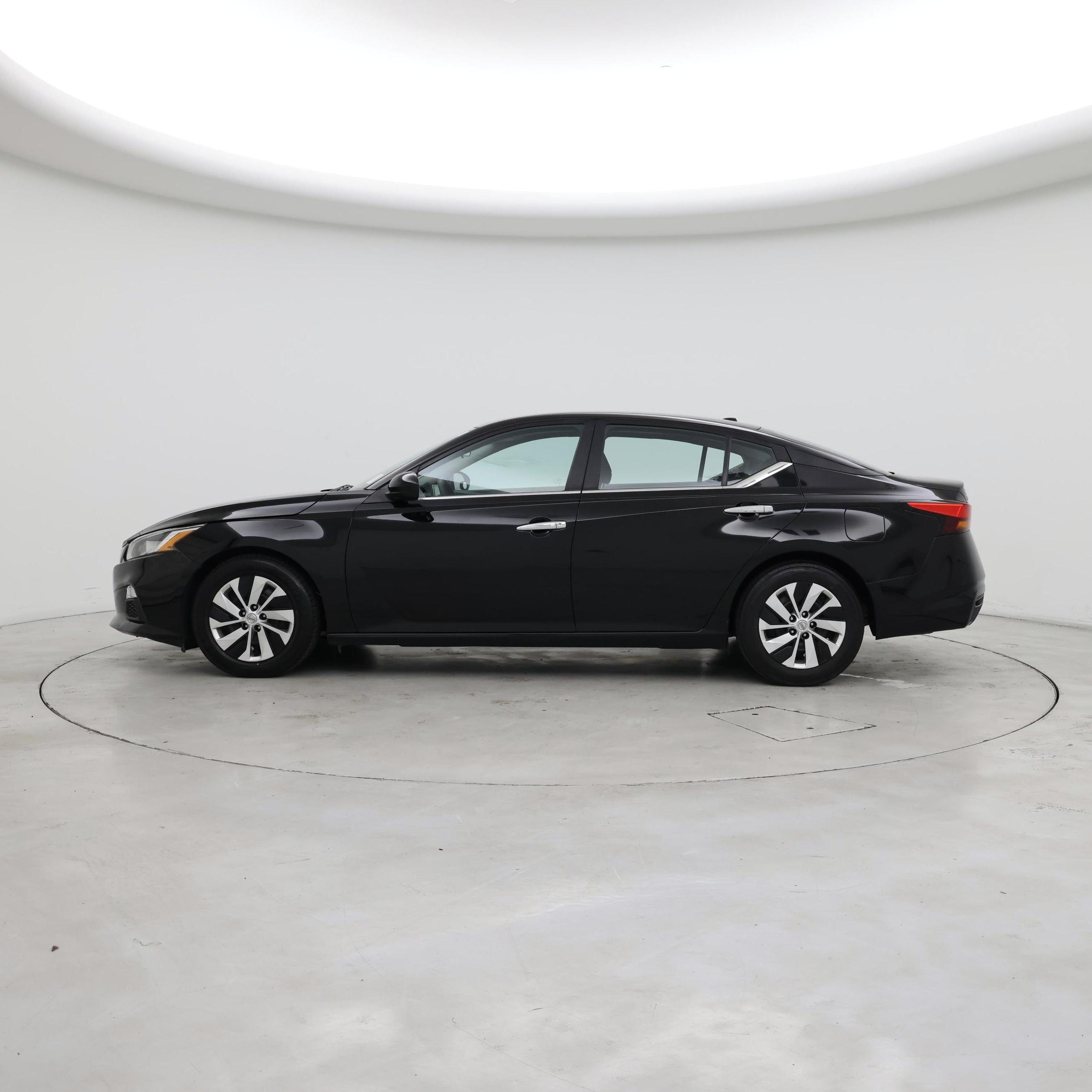 Thumbnail: 2019 Nissan Altima - 3
