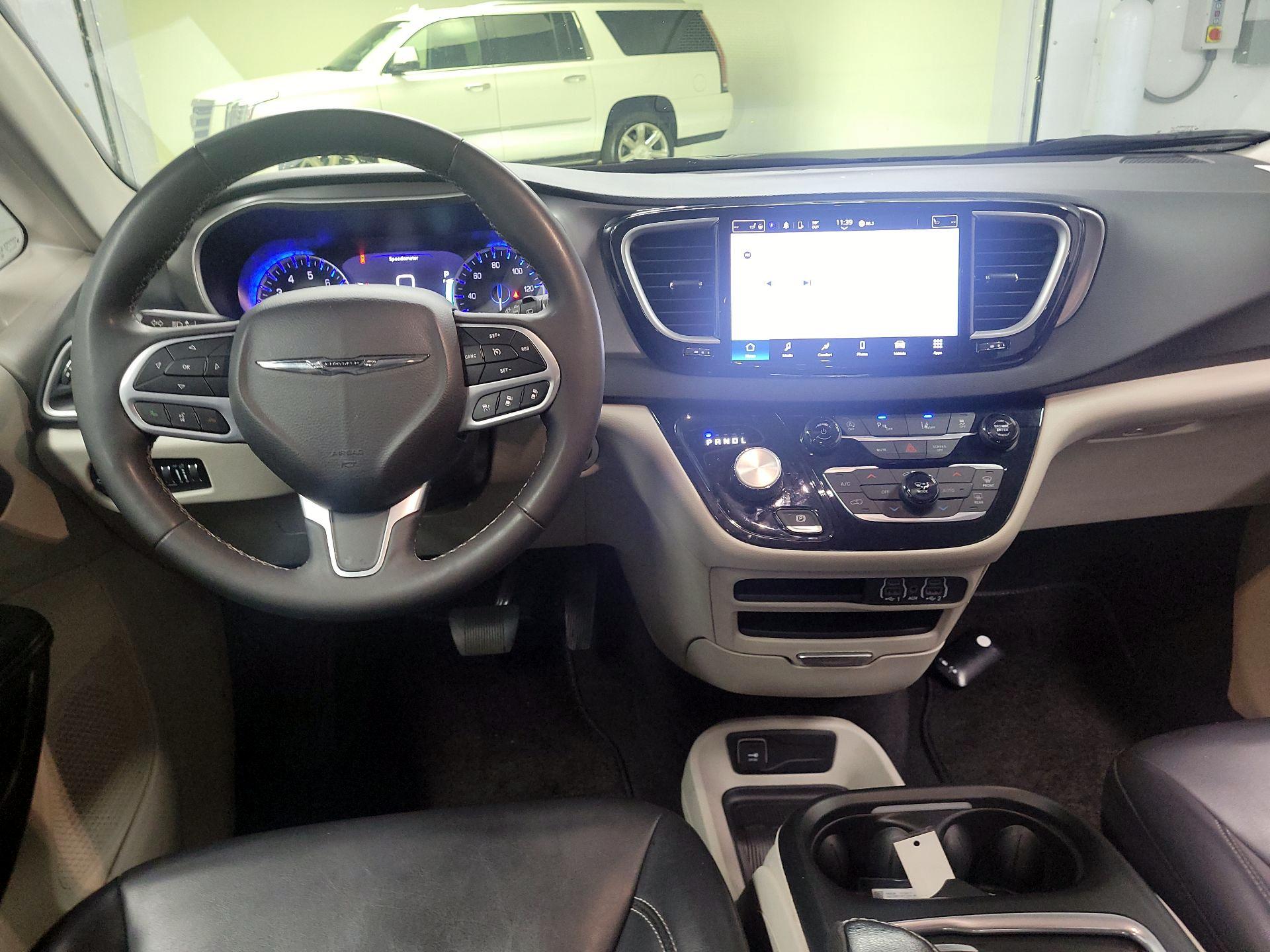 Thumbnail: 2023 Chrysler Pacifica - 9