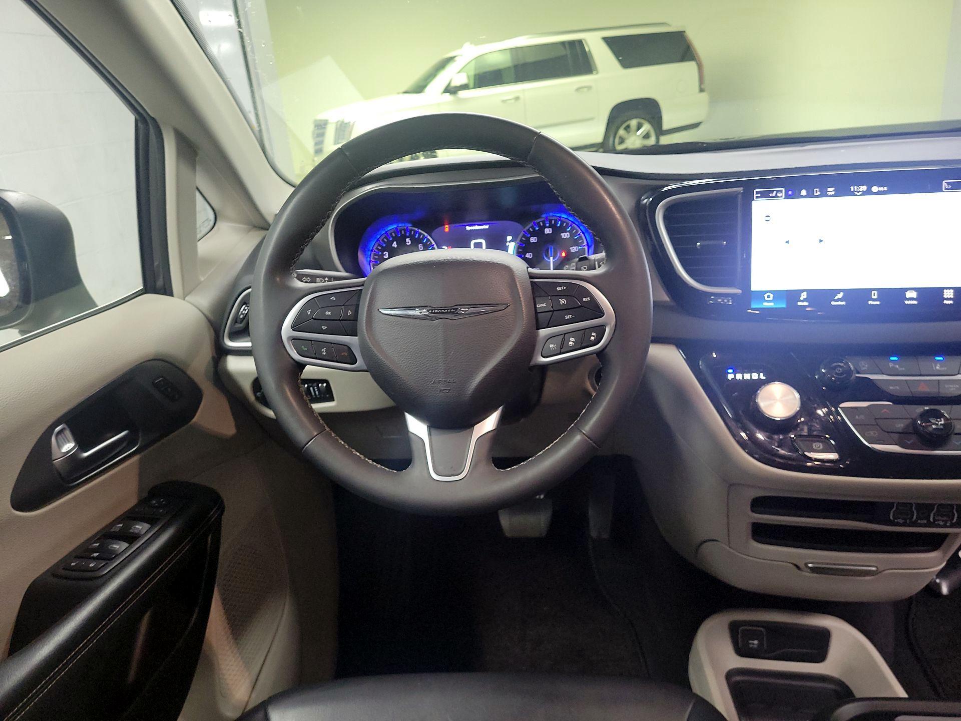 Thumbnail: 2023 Chrysler Pacifica - 10