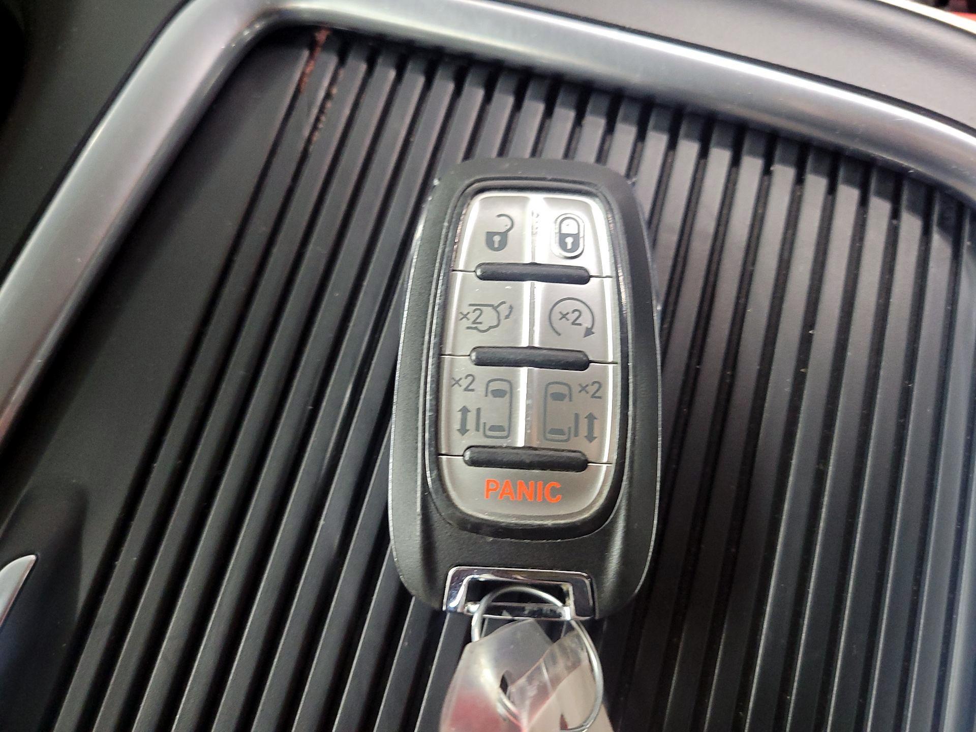 Thumbnail: 2023 Chrysler Pacifica - 20