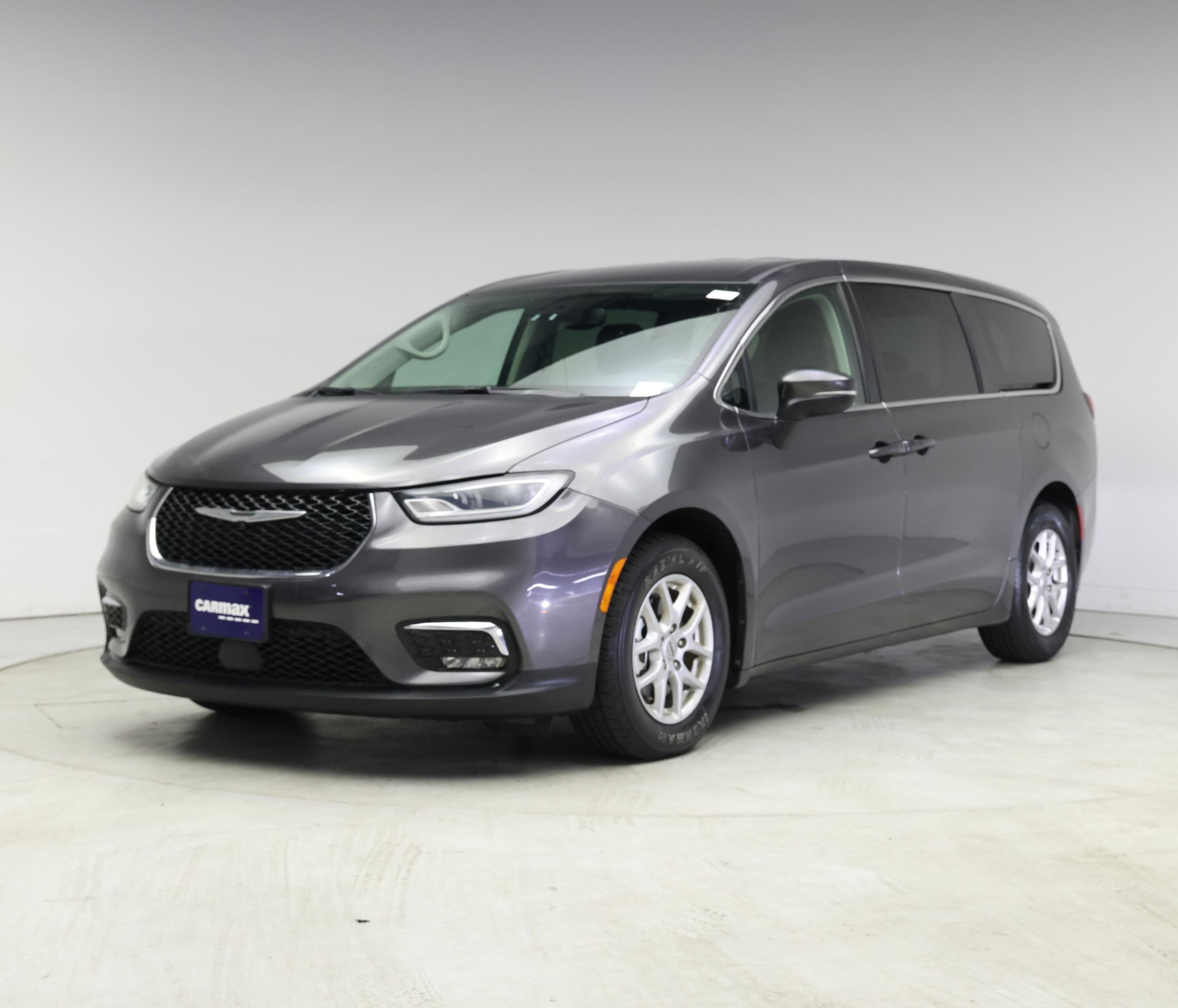 Thumbnail: 2023 Chrysler Pacifica - 4
