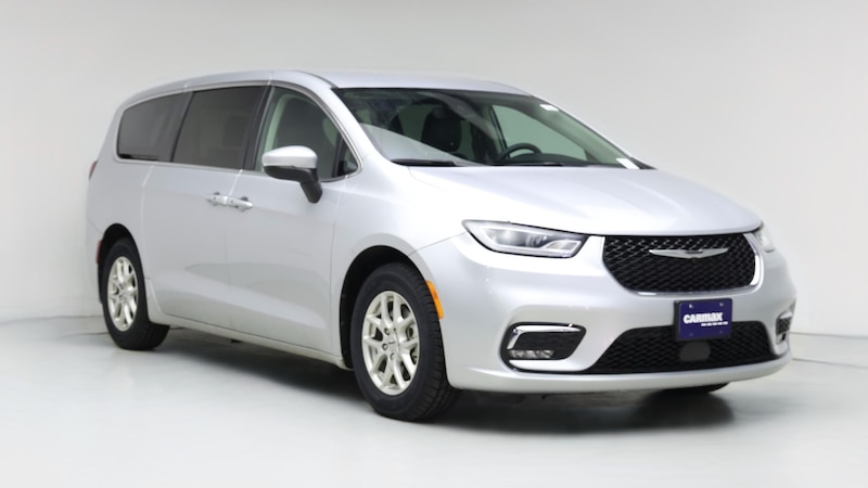 2023 Chrysler Pacifica Touring L Hero Image