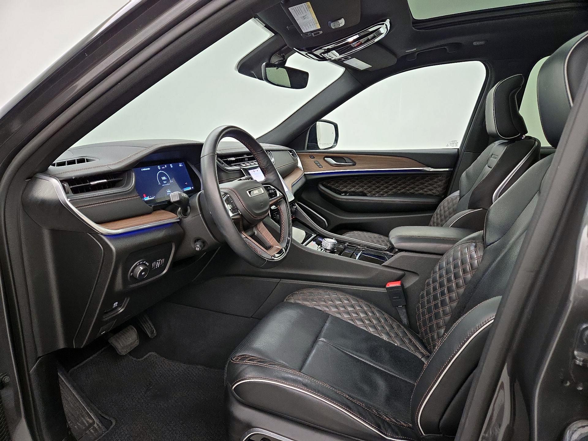 Thumbnail: 2023 Jeep Grand Cherokee - 11