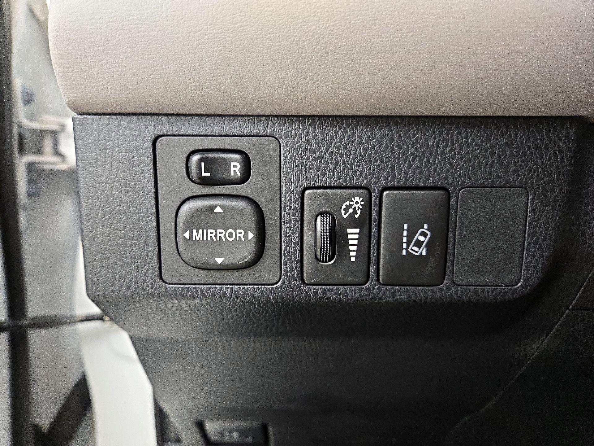 Thumbnail: 2017 Toyota RAV4 - 13