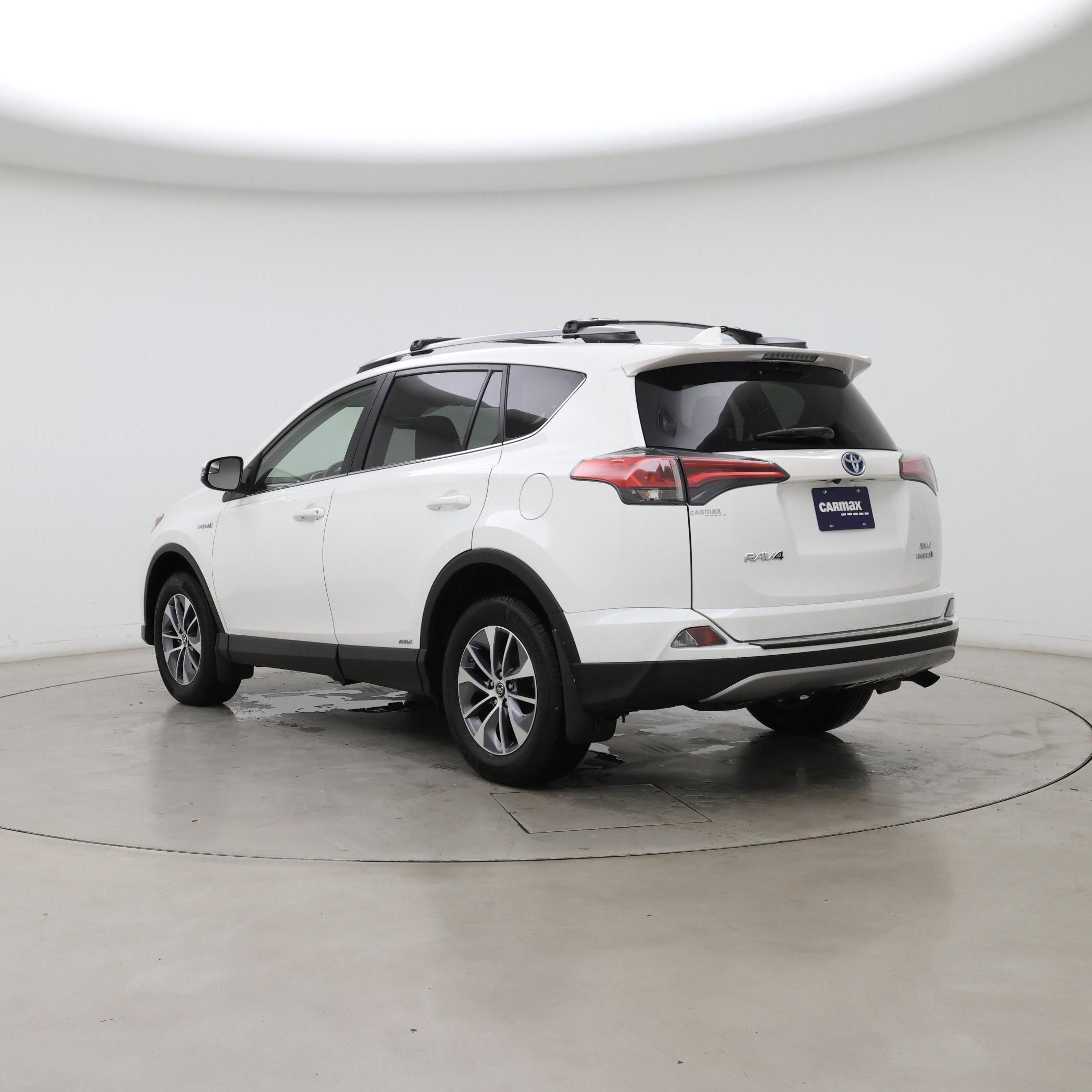 Thumbnail: 2017 Toyota RAV4 - 2