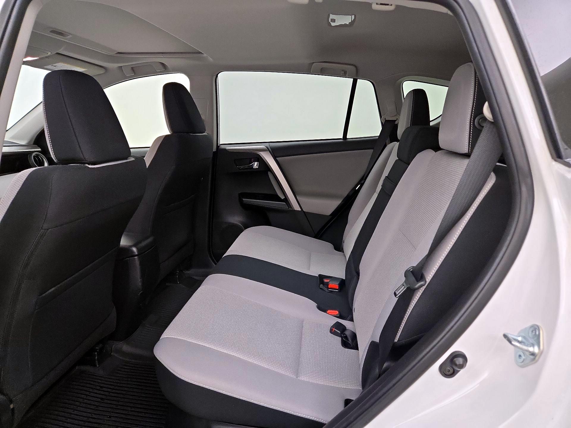 Thumbnail: 2017 Toyota RAV4 - 20