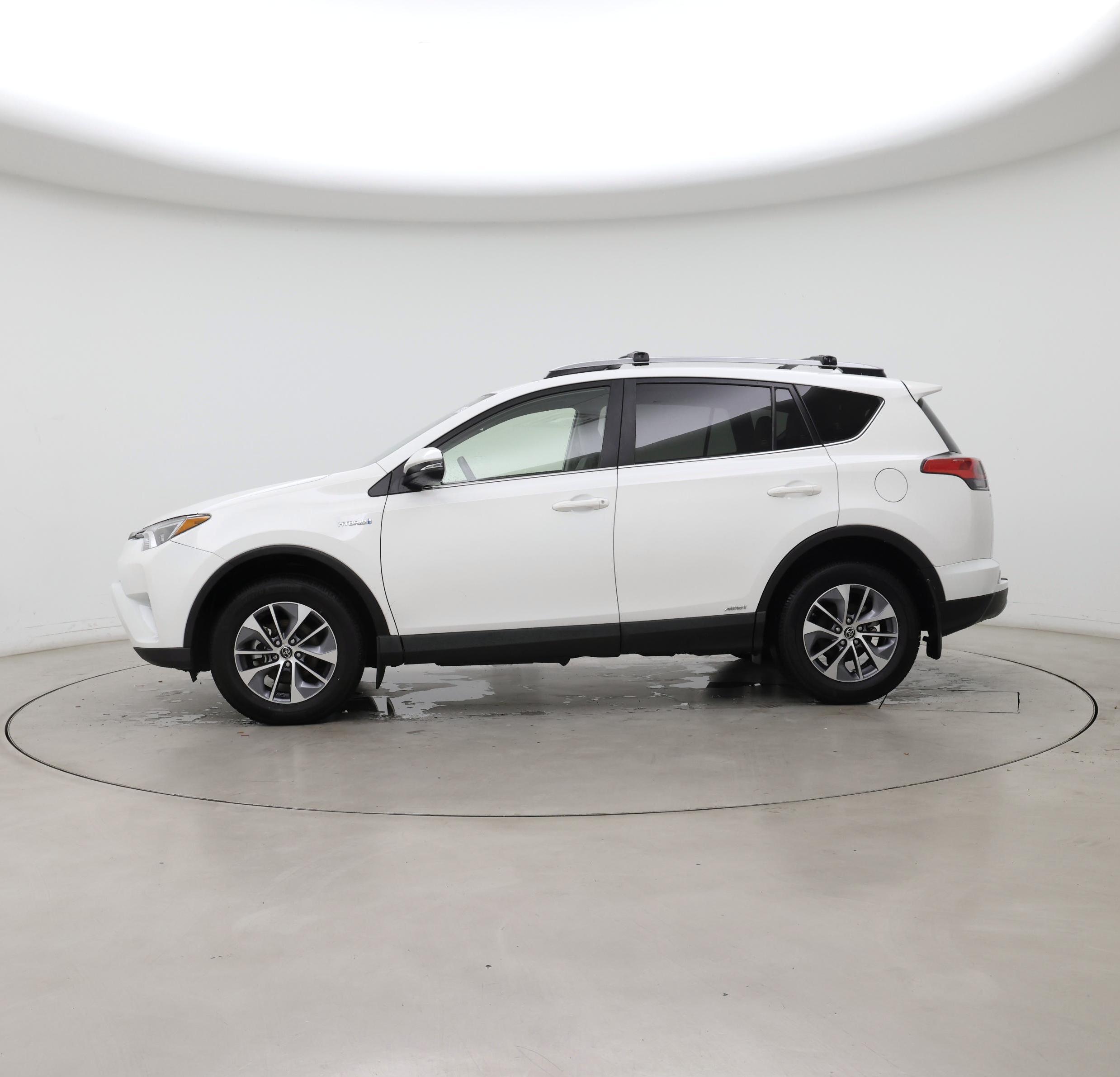 Thumbnail: 2017 Toyota RAV4 - 3
