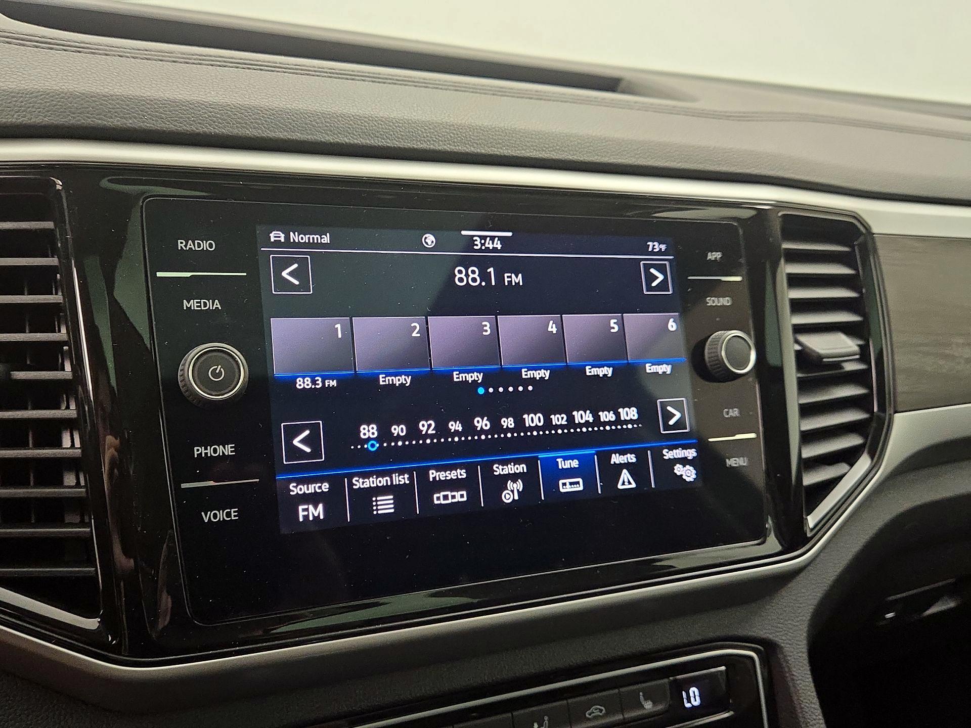 Thumbnail: 2022 Volkswagen Atlas - 15