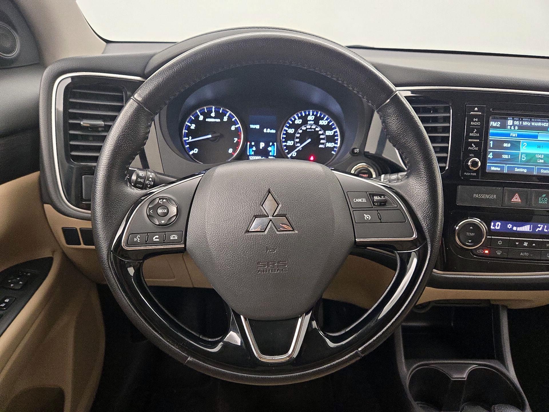 Thumbnail: 2016 Mitsubishi Outlander - 10