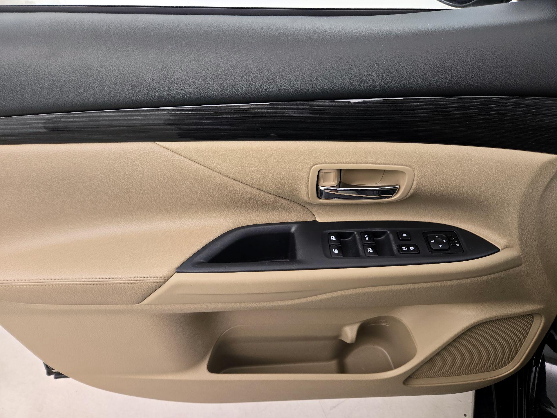 Thumbnail: 2016 Mitsubishi Outlander - 12
