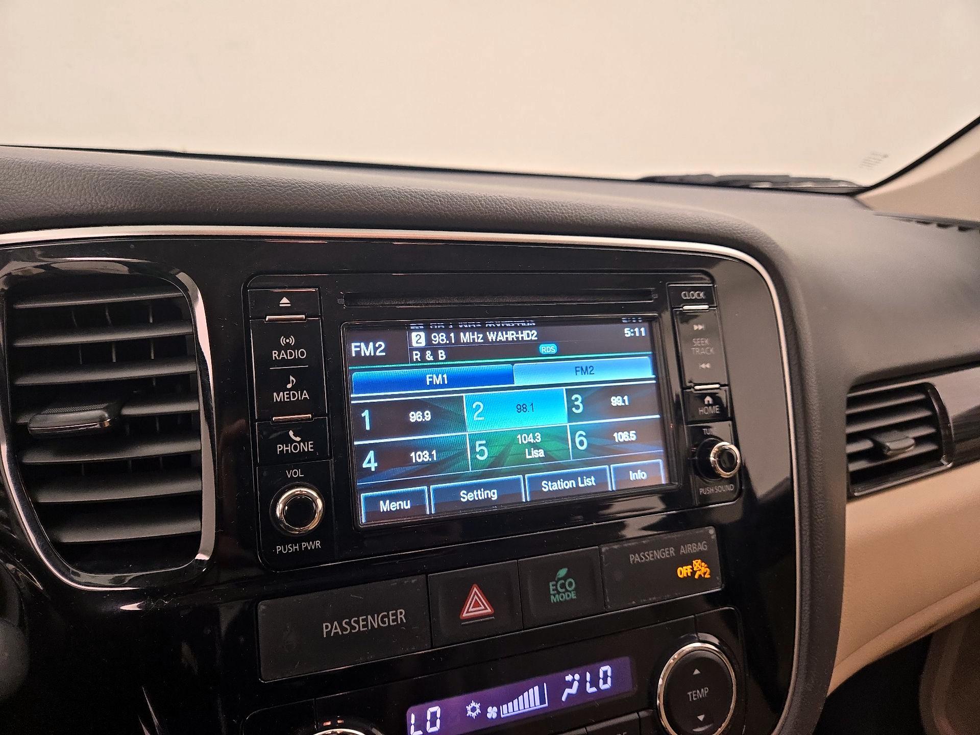 Thumbnail: 2016 Mitsubishi Outlander - 15