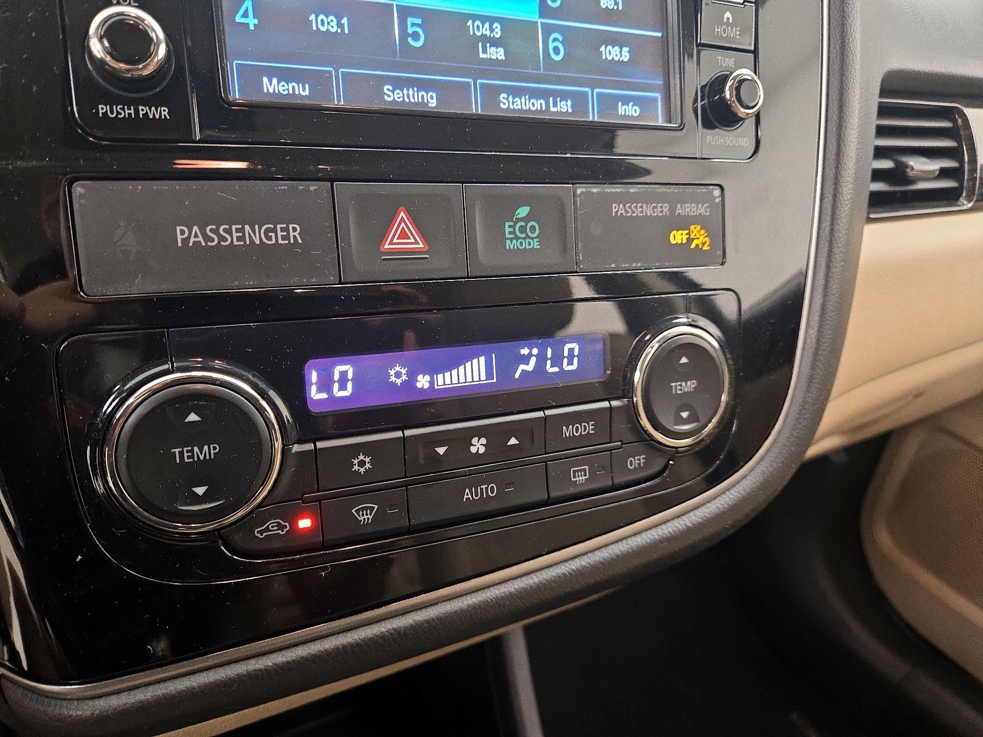 Thumbnail: 2016 Mitsubishi Outlander - 16