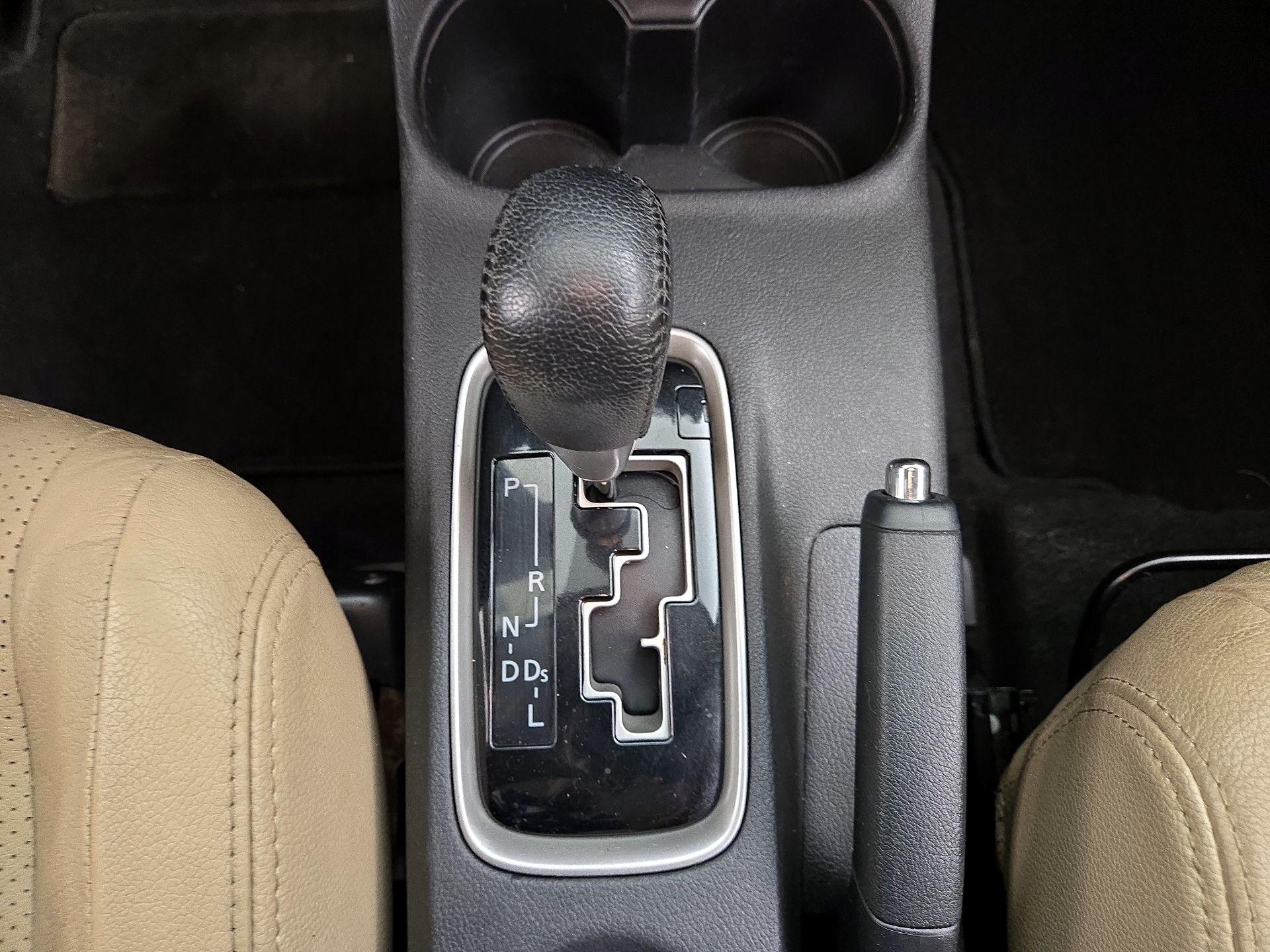 Thumbnail: 2016 Mitsubishi Outlander - 17