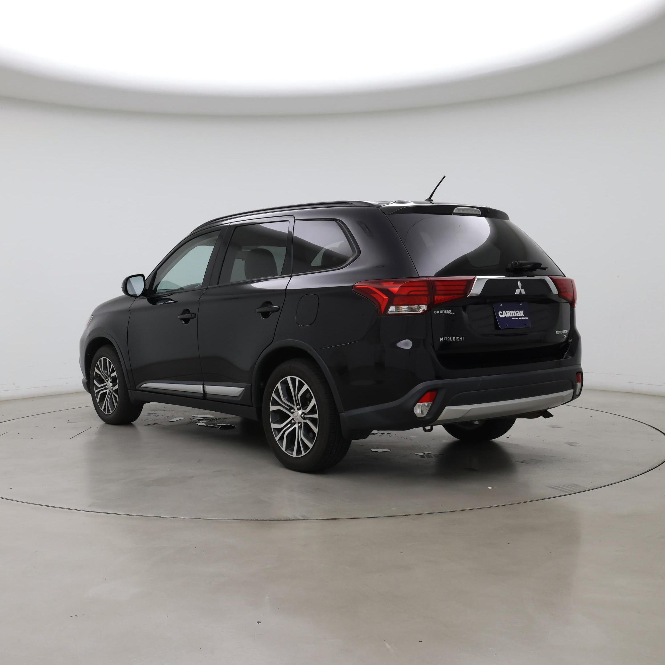 Thumbnail: 2016 Mitsubishi Outlander - 2