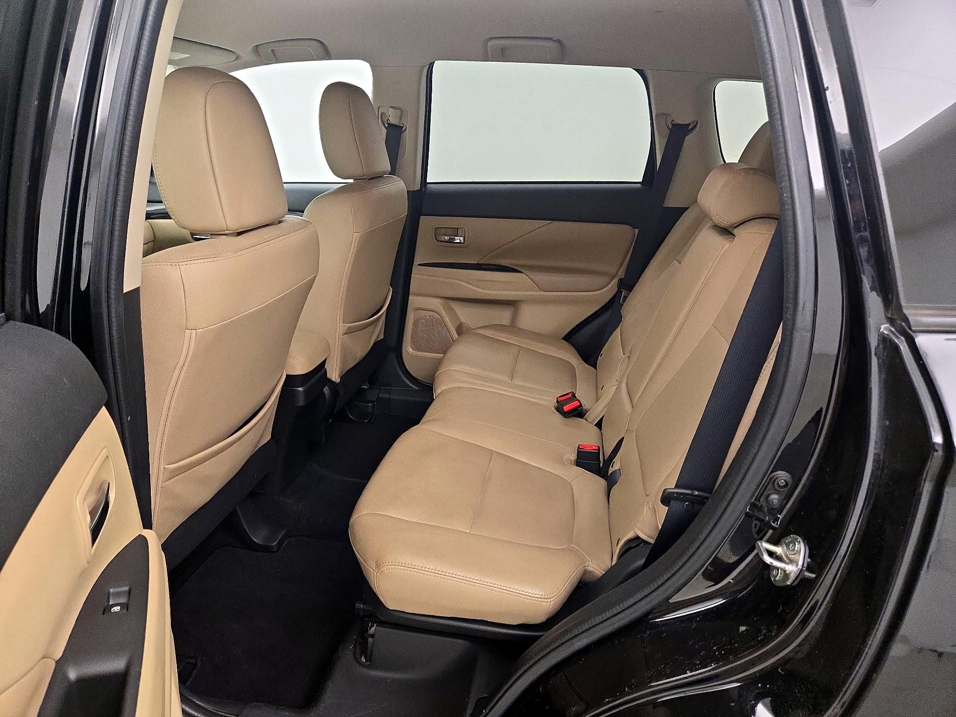 Thumbnail: 2016 Mitsubishi Outlander - 19