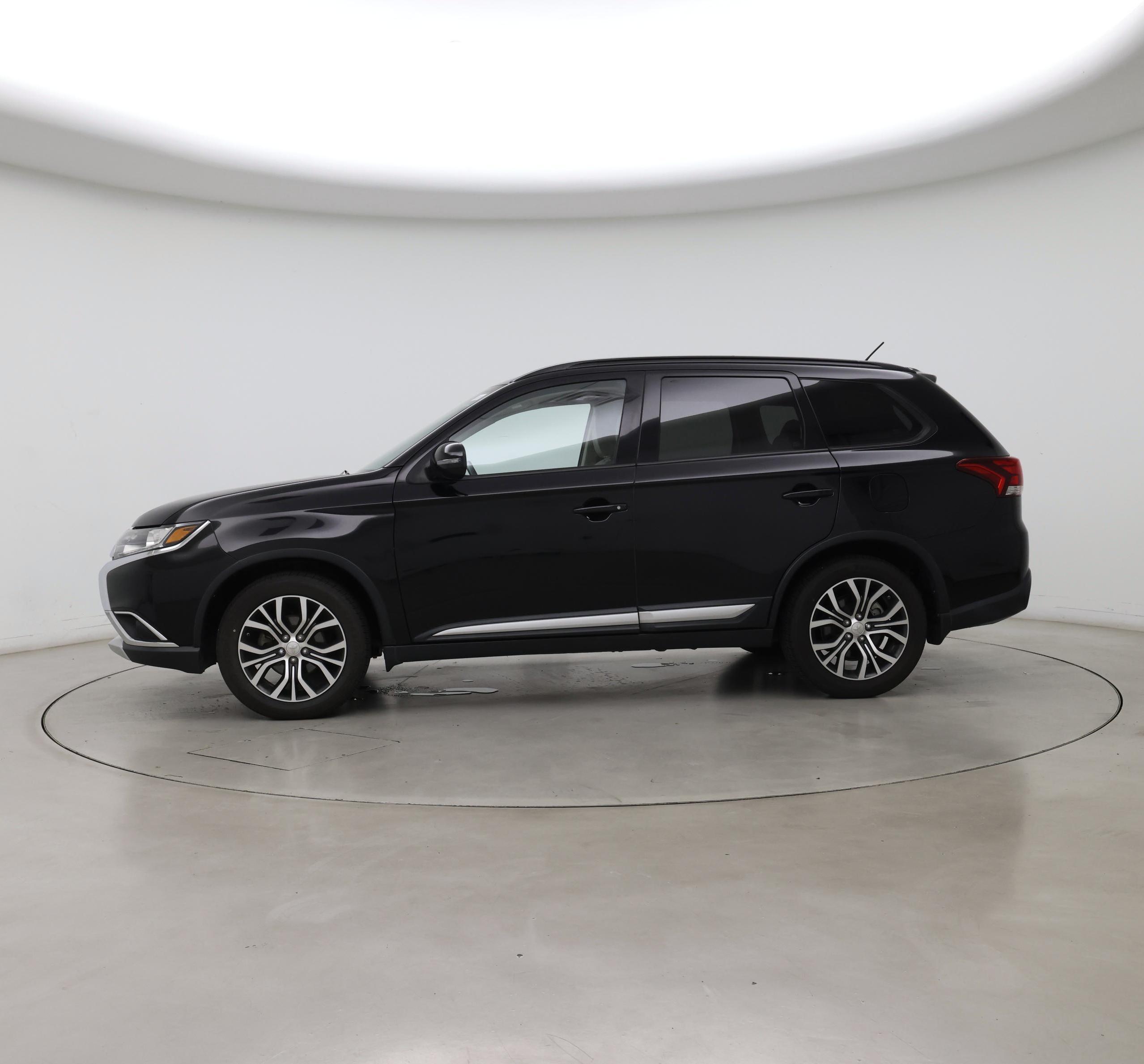 Thumbnail: 2016 Mitsubishi Outlander - 3