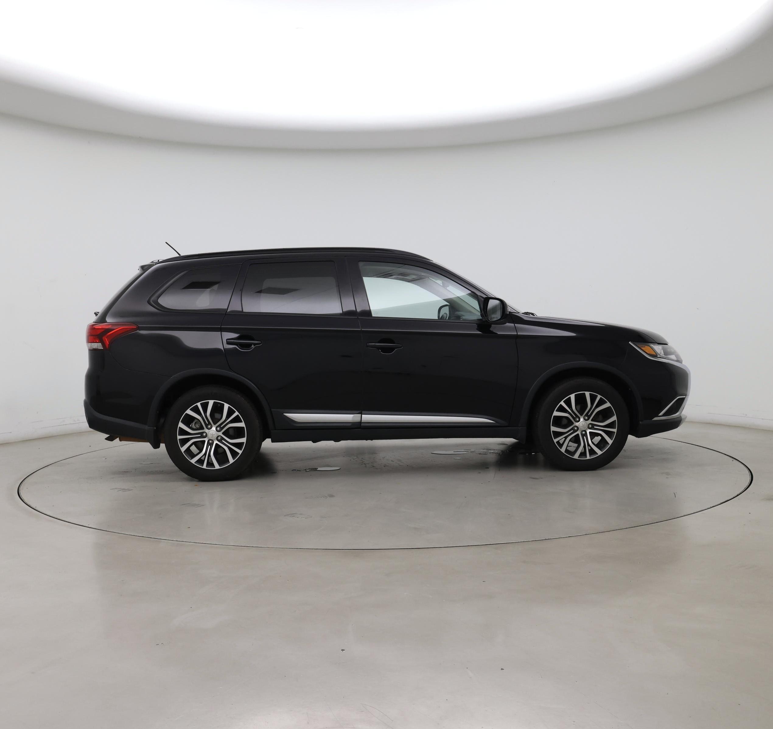 Thumbnail: 2016 Mitsubishi Outlander - 7