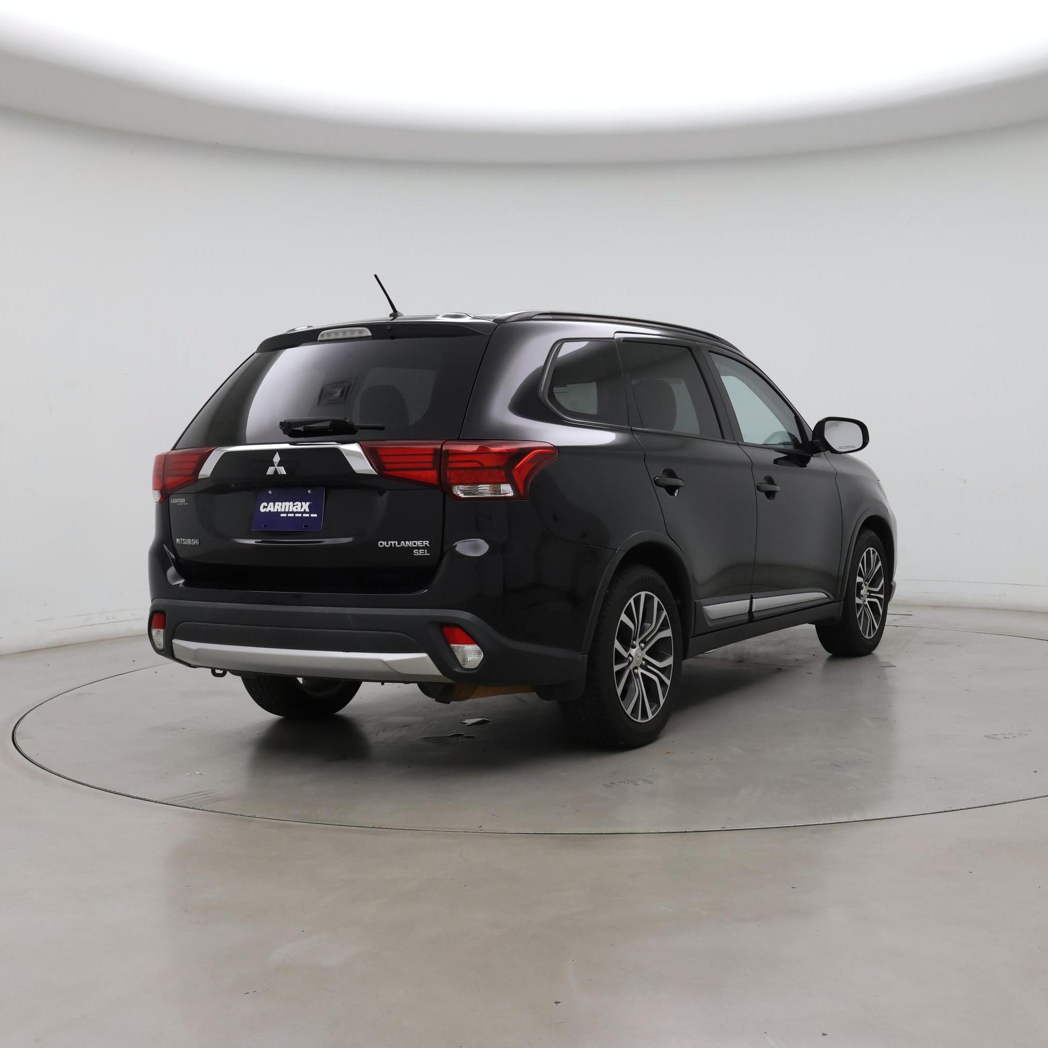 Thumbnail: 2016 Mitsubishi Outlander - 8