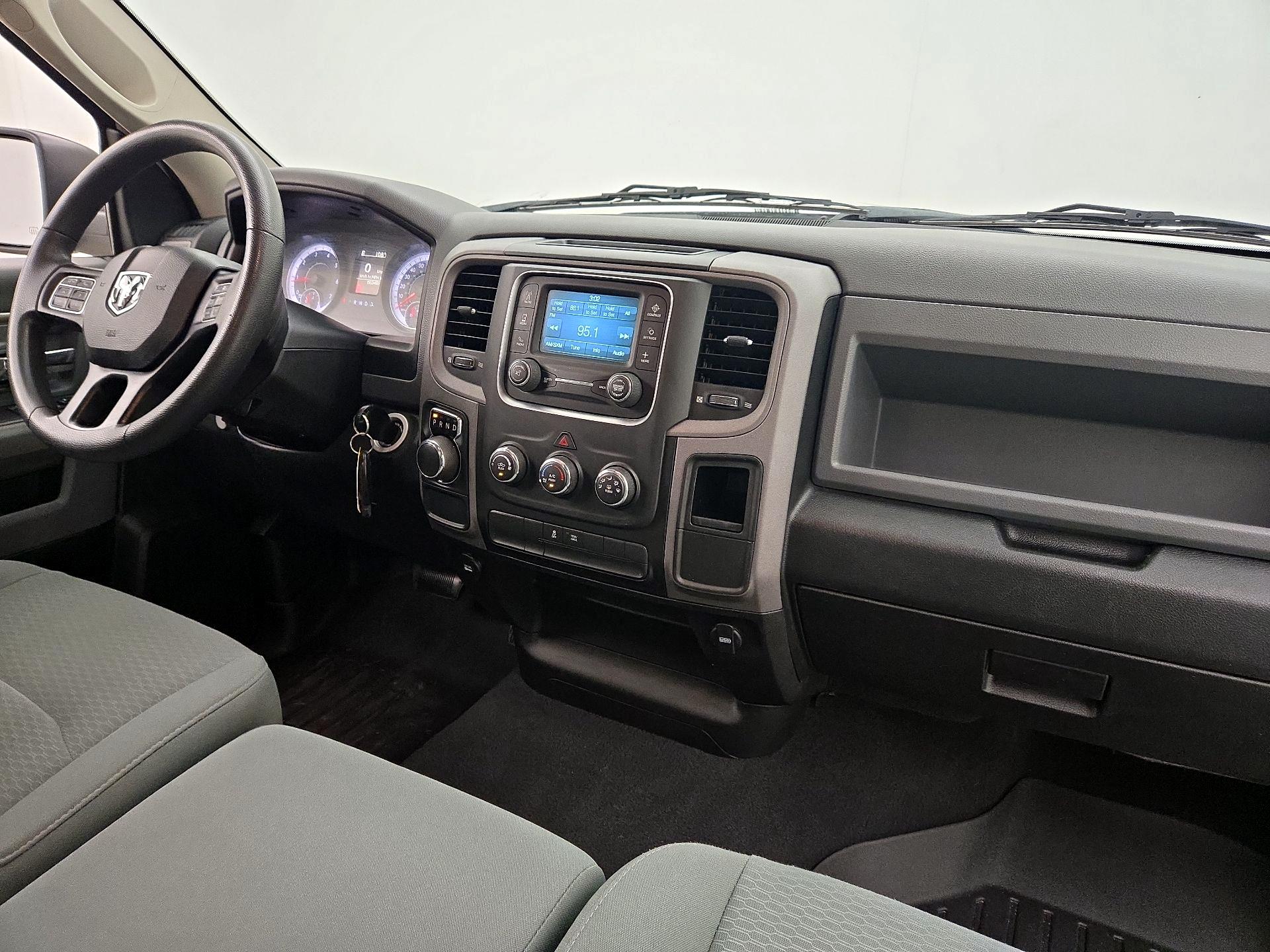 Thumbnail: 2020 RAM 1500 Classic - 9